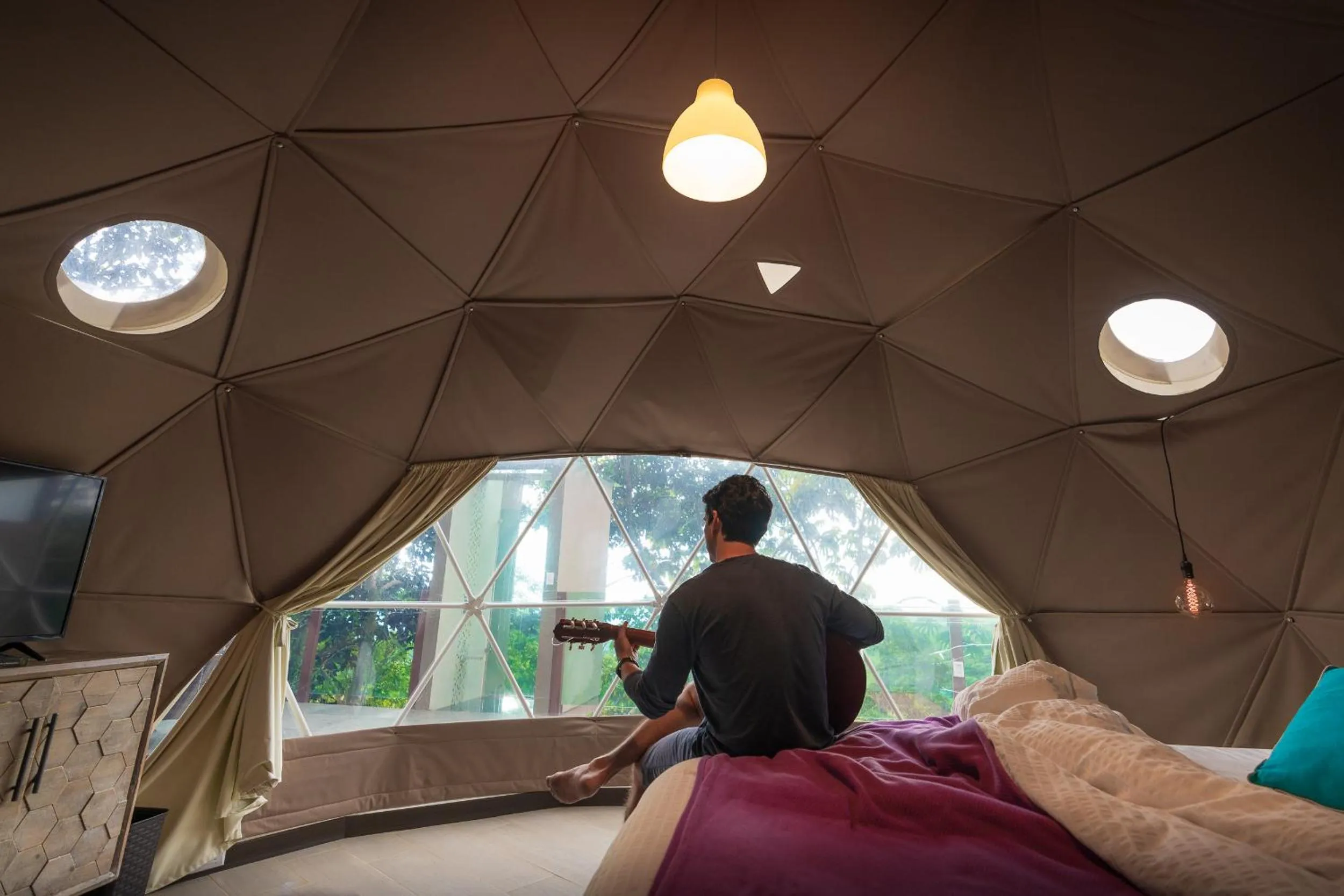 Bed in Chira Glamping Resort Monteverde