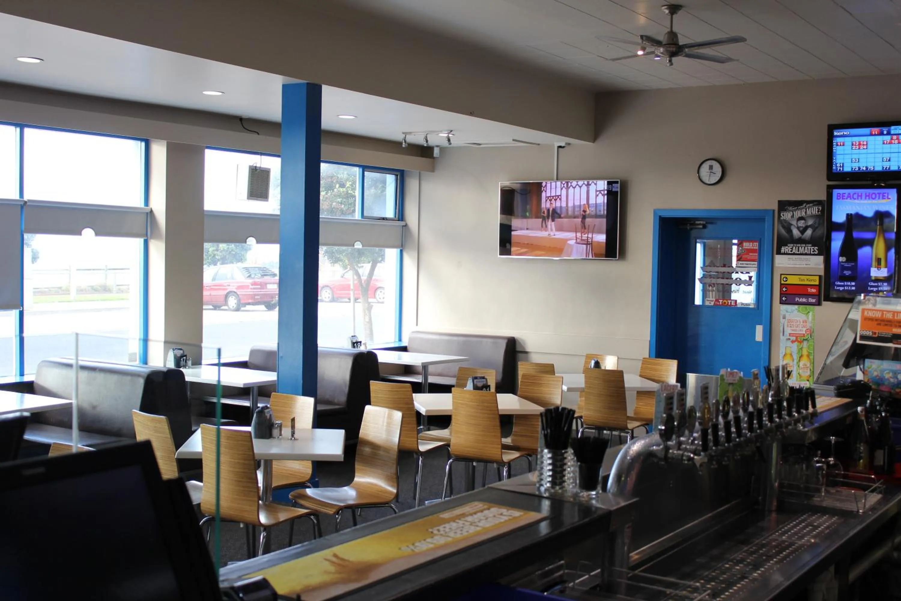 Restaurant/places to eat in Beach Hotel