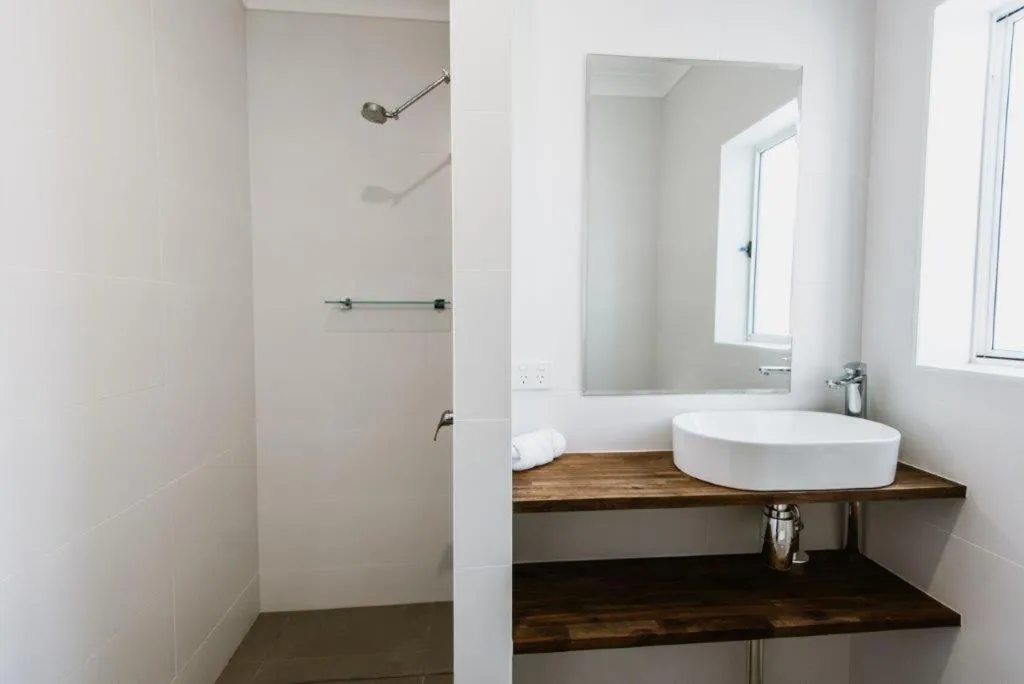 Bathroom in City Sider Motor Inn