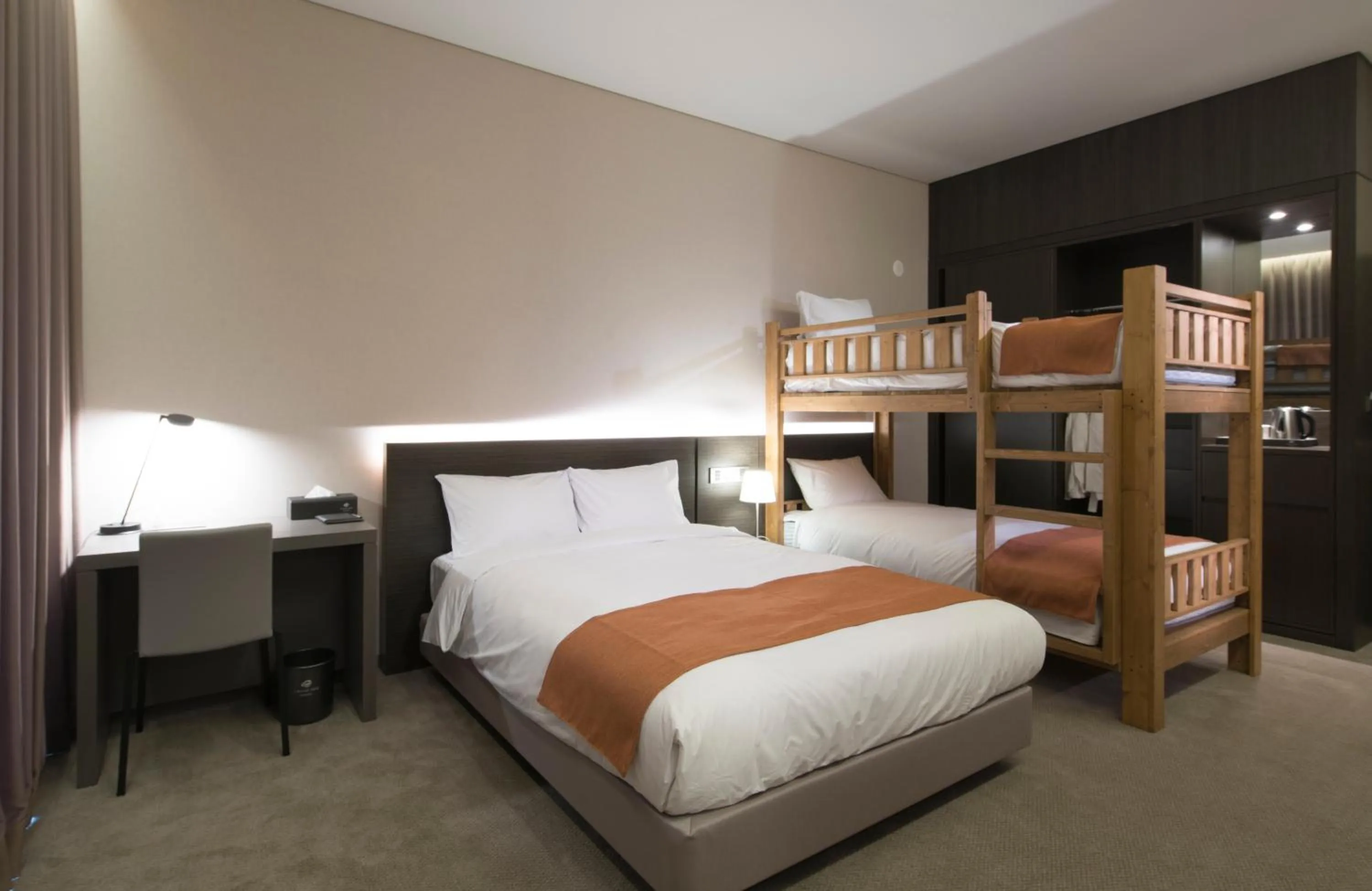 Bed in Grand Mer Hotel Seogwipo Ocean