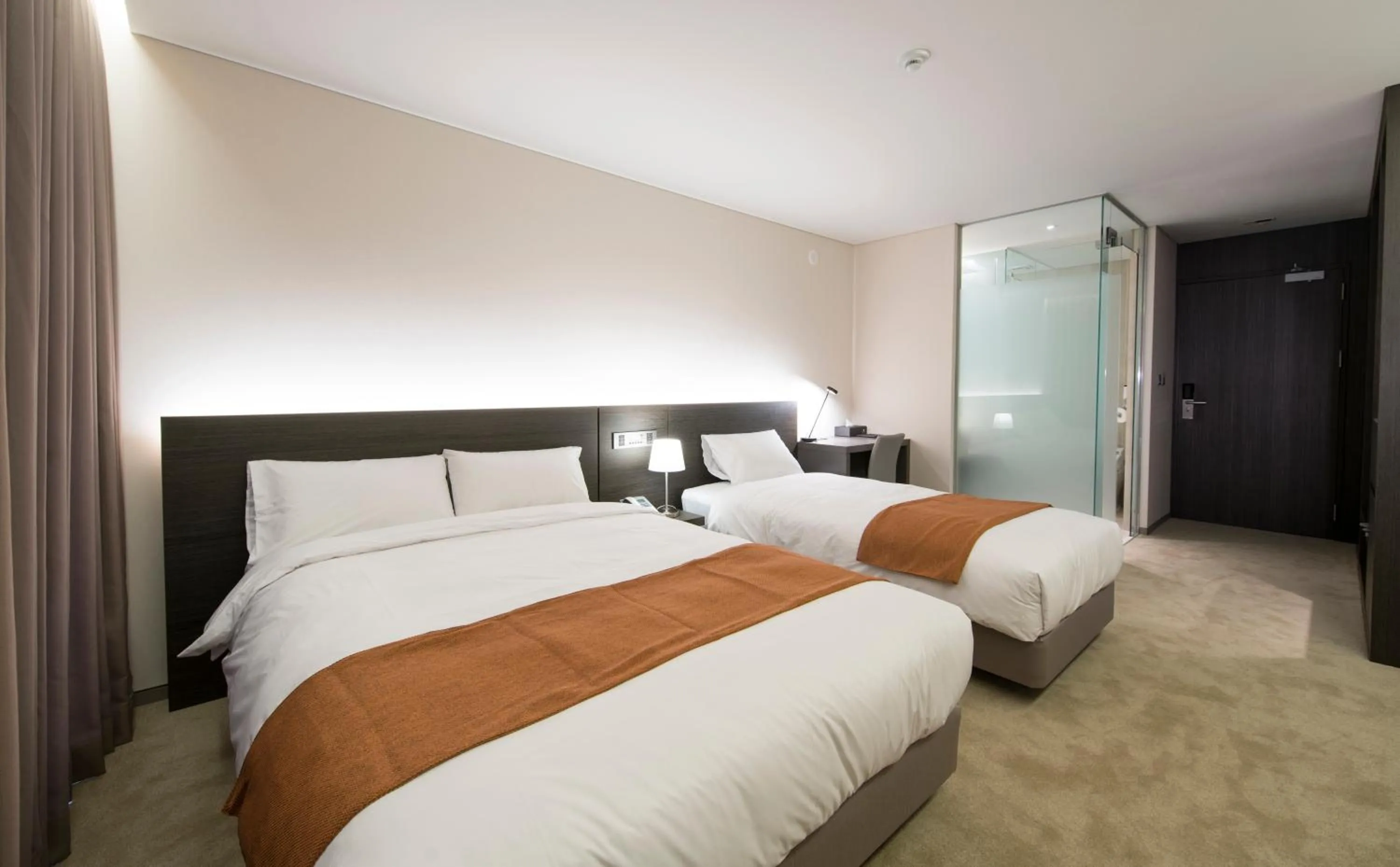 Bed in Grand Mer Hotel Seogwipo Ocean