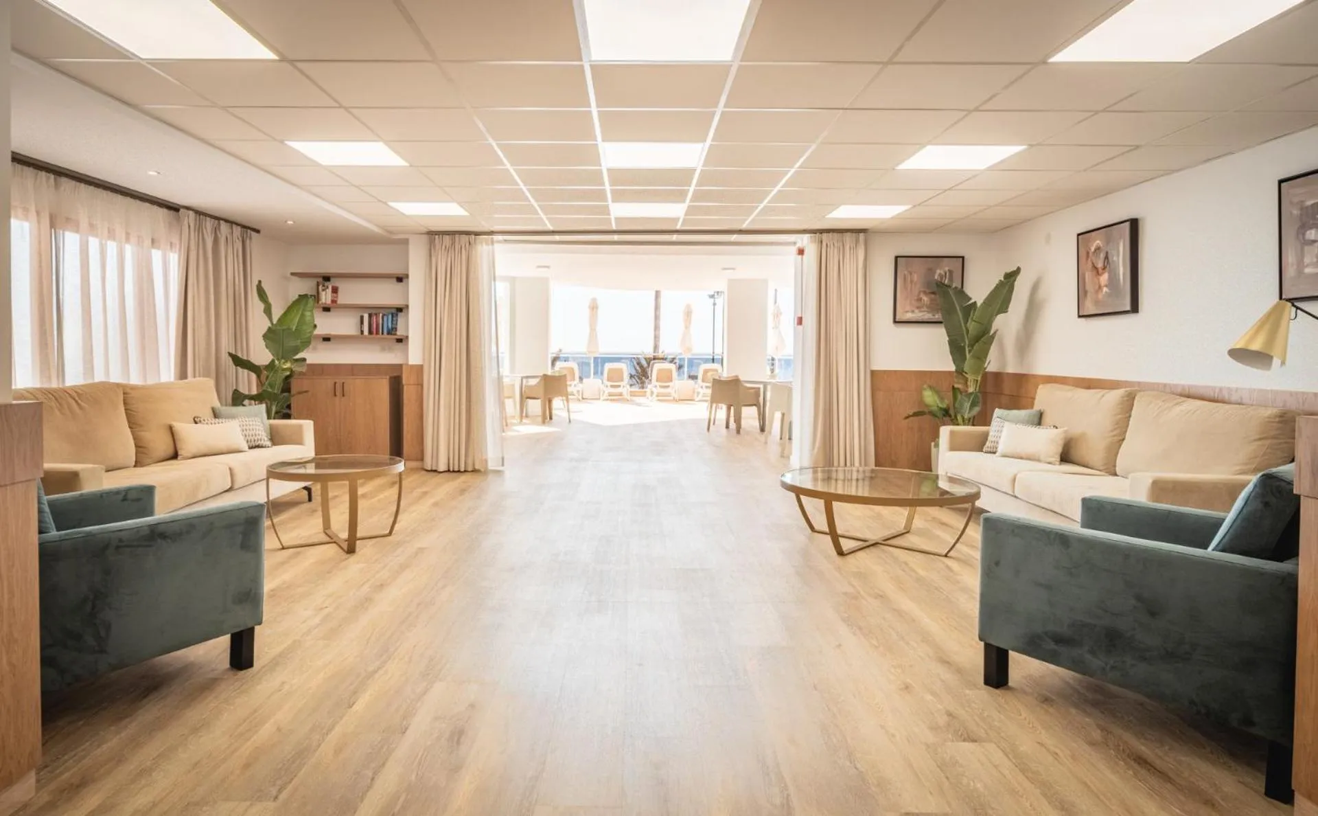 Communal lounge/ TV room in Hotel Angela - Adults Recommended