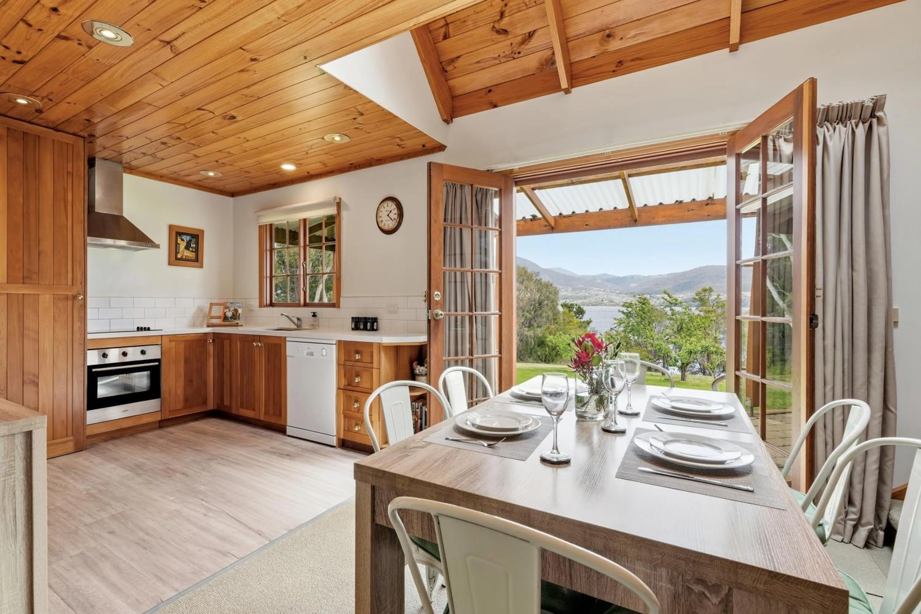 Kitchen or kitchenette in Otago Cottage