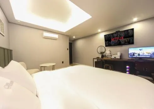 Bed in The Stone Bridge Hotel Sasang