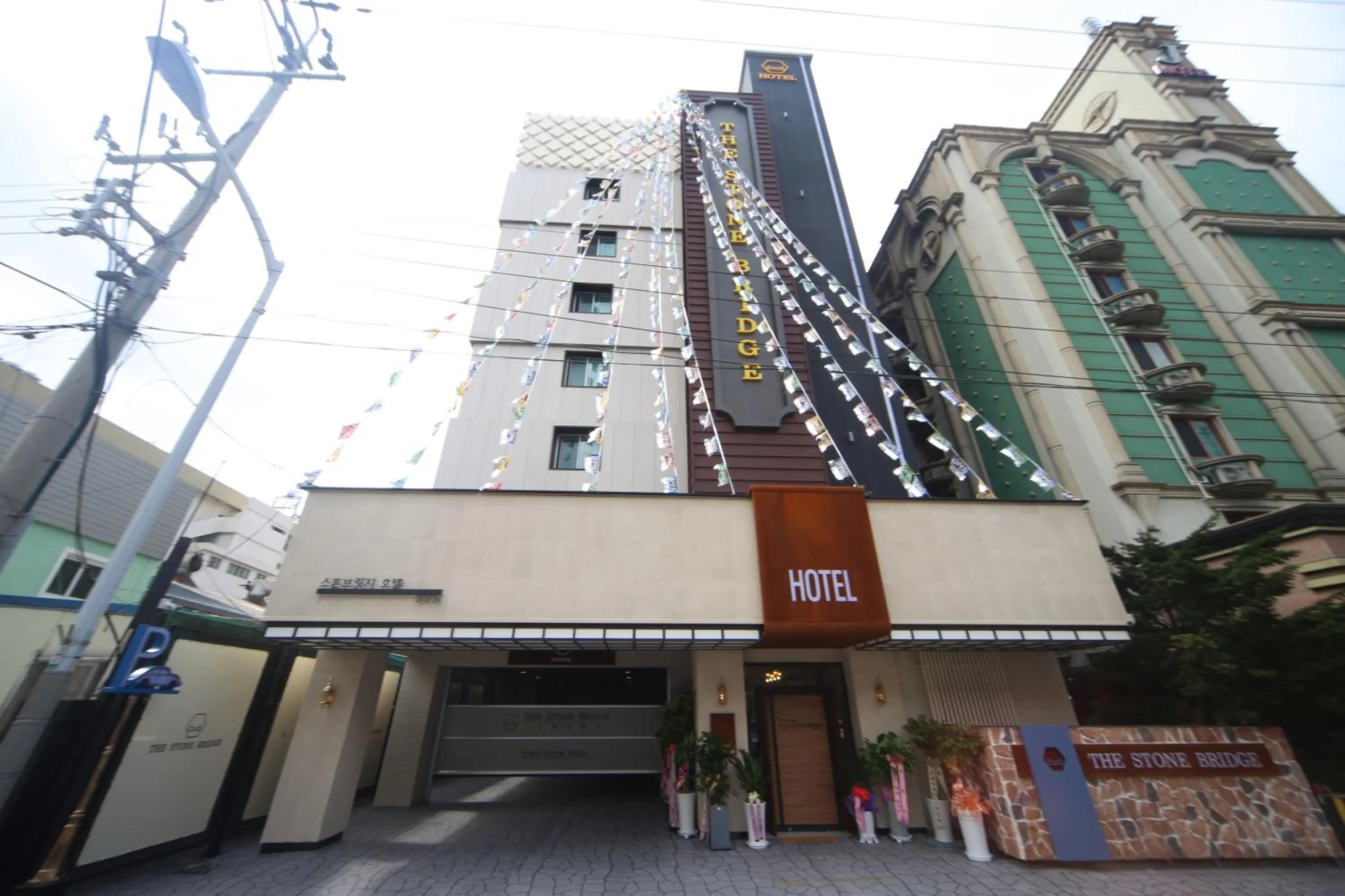 Facade/entrance in The Stone Bridge Hotel Sasang