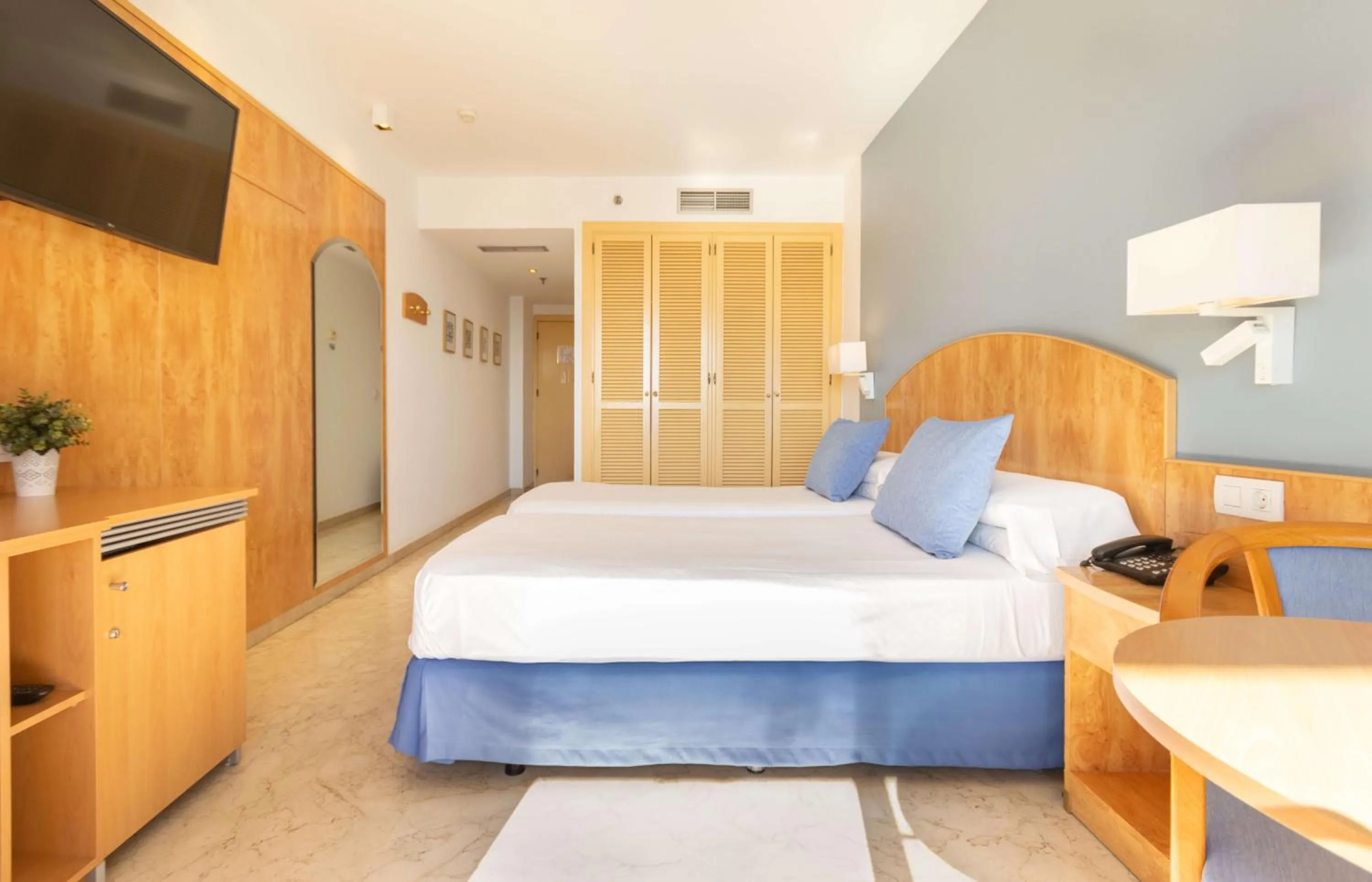 Bed in Hotel Yaramar - Adults Recommended