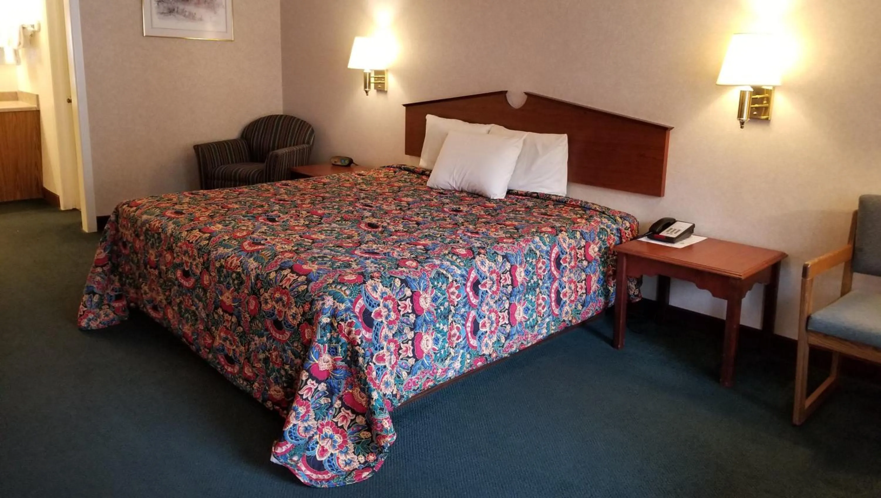 Bedroom, Bed in Keystone Boardwalk Inn and Suites
