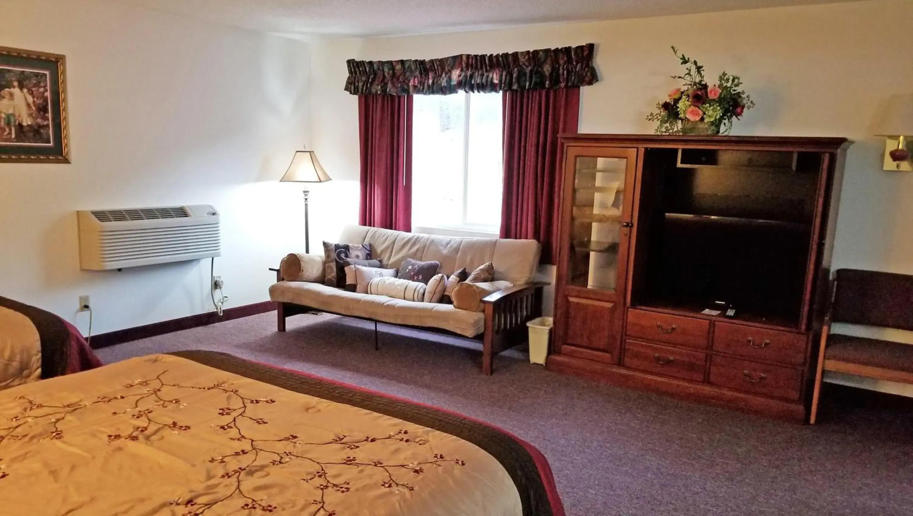 Bedroom, Seating Area in Keystone Boardwalk Inn and Suites By Magnuson Worldwide