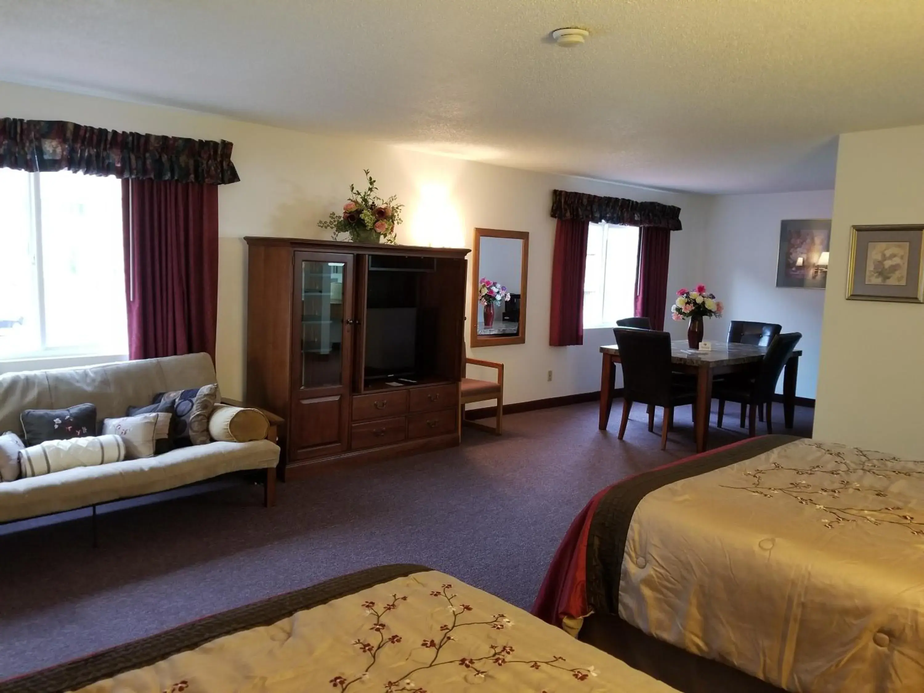 Bedroom, Seating Area in Keystone Boardwalk Inn and Suites By Magnuson Worldwide