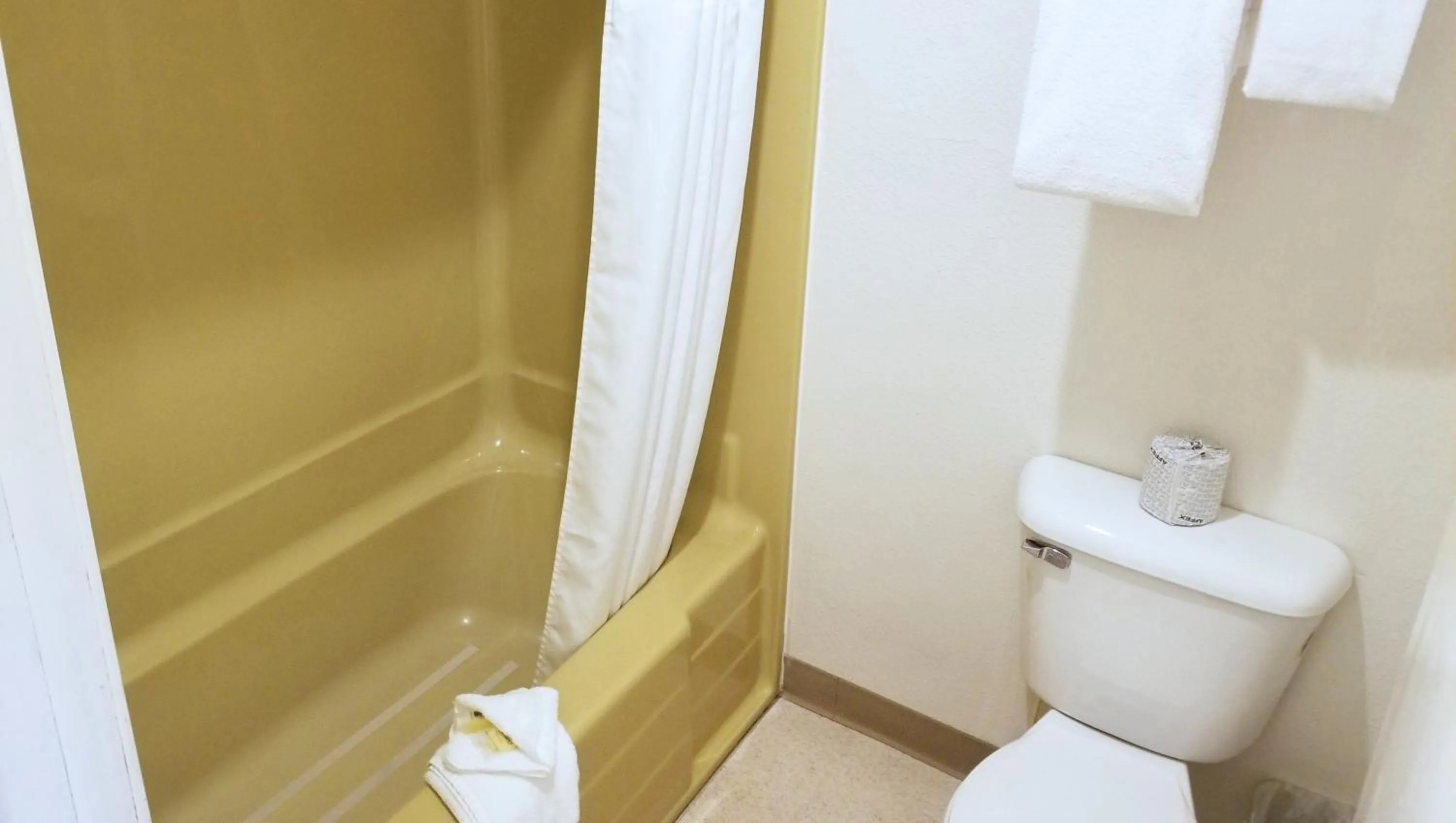 Bathroom in Keystone Boardwalk Inn and Suites