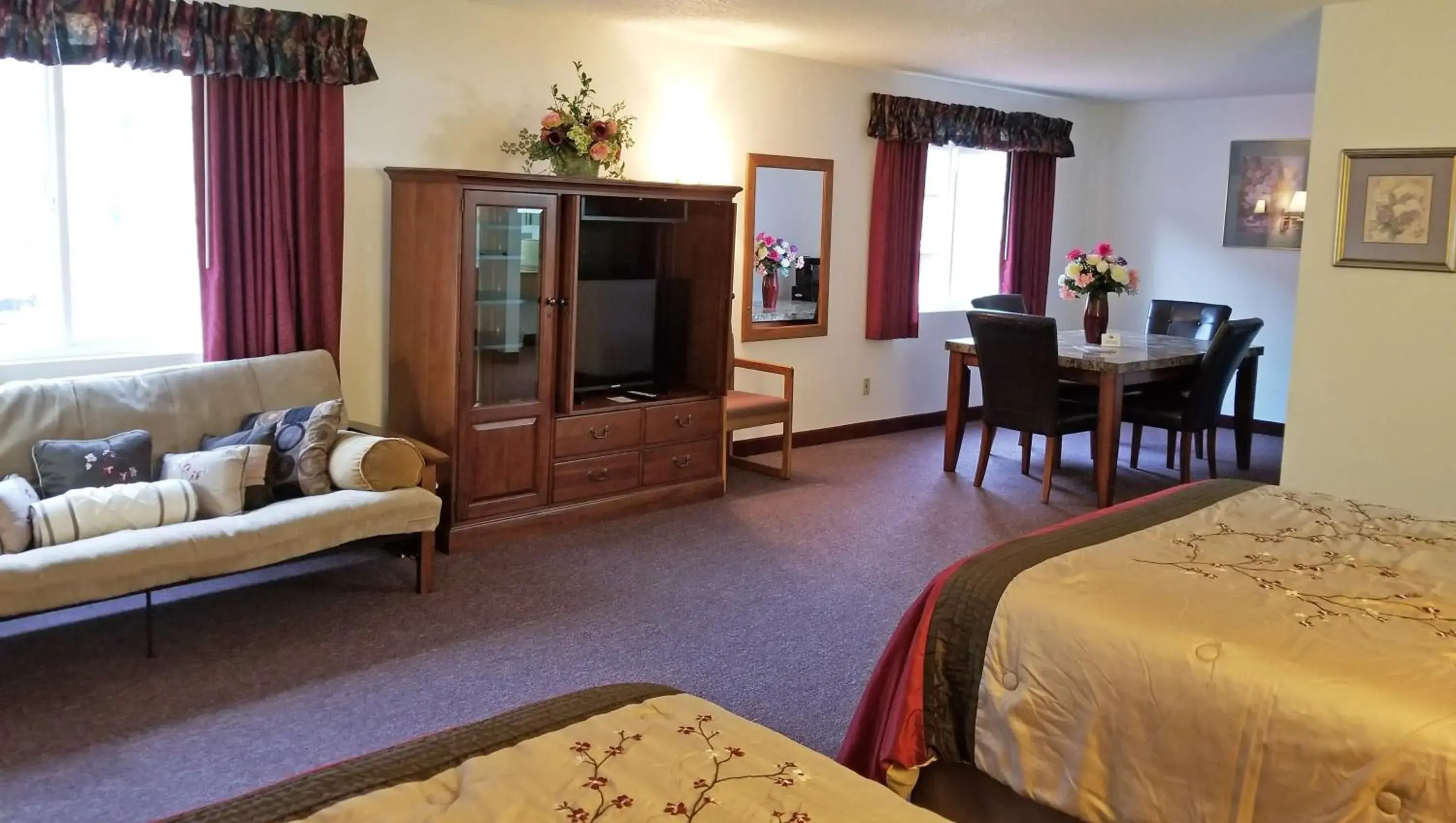Bedroom, Seating Area in Keystone Boardwalk Inn and Suites By Magnuson Worldwide