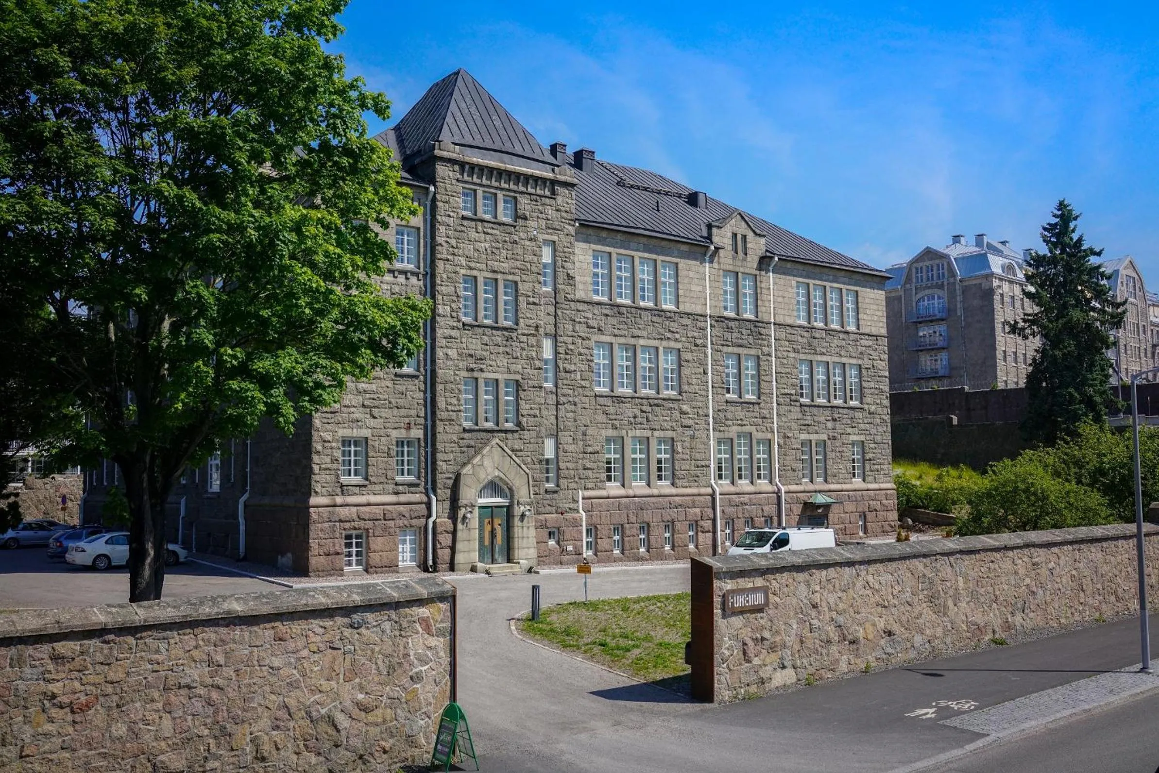 Facade/entrance in Forenom Serviced Apartments Turku Kakolanmäki