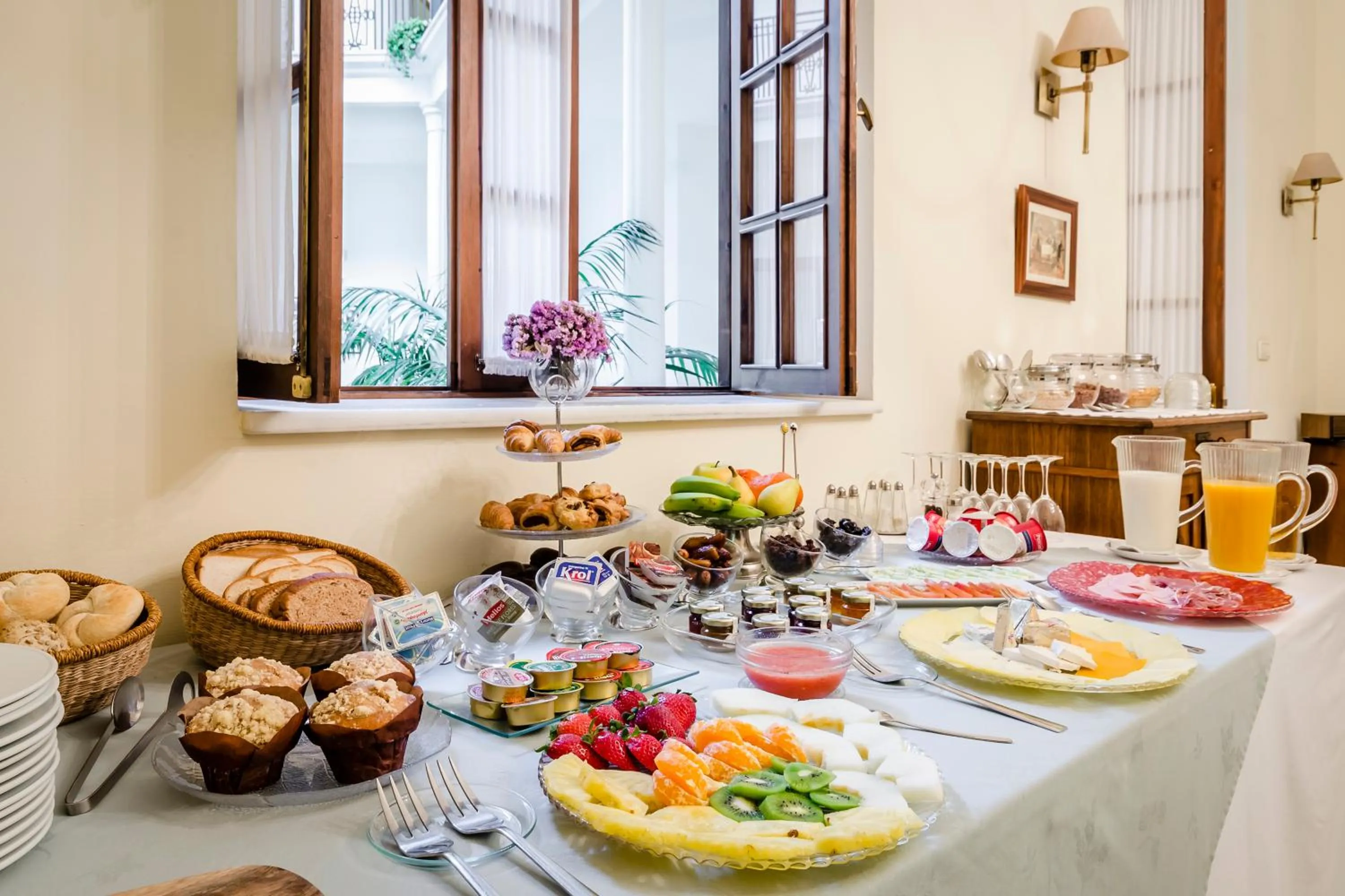 Food and drinks in Hotel YIT Casa Grande