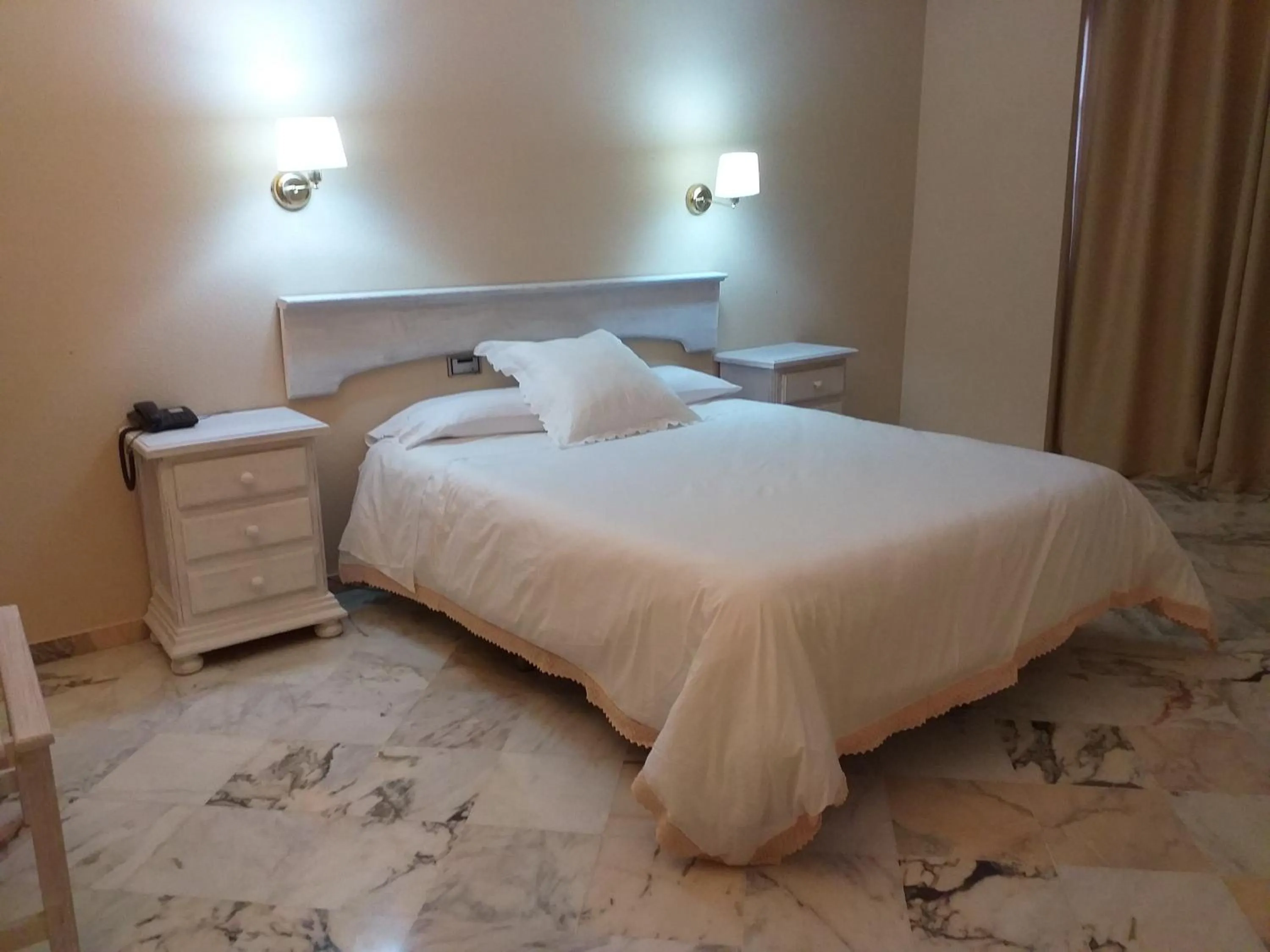 Bedroom, Bed in Hotel Anfiteatro Romano
