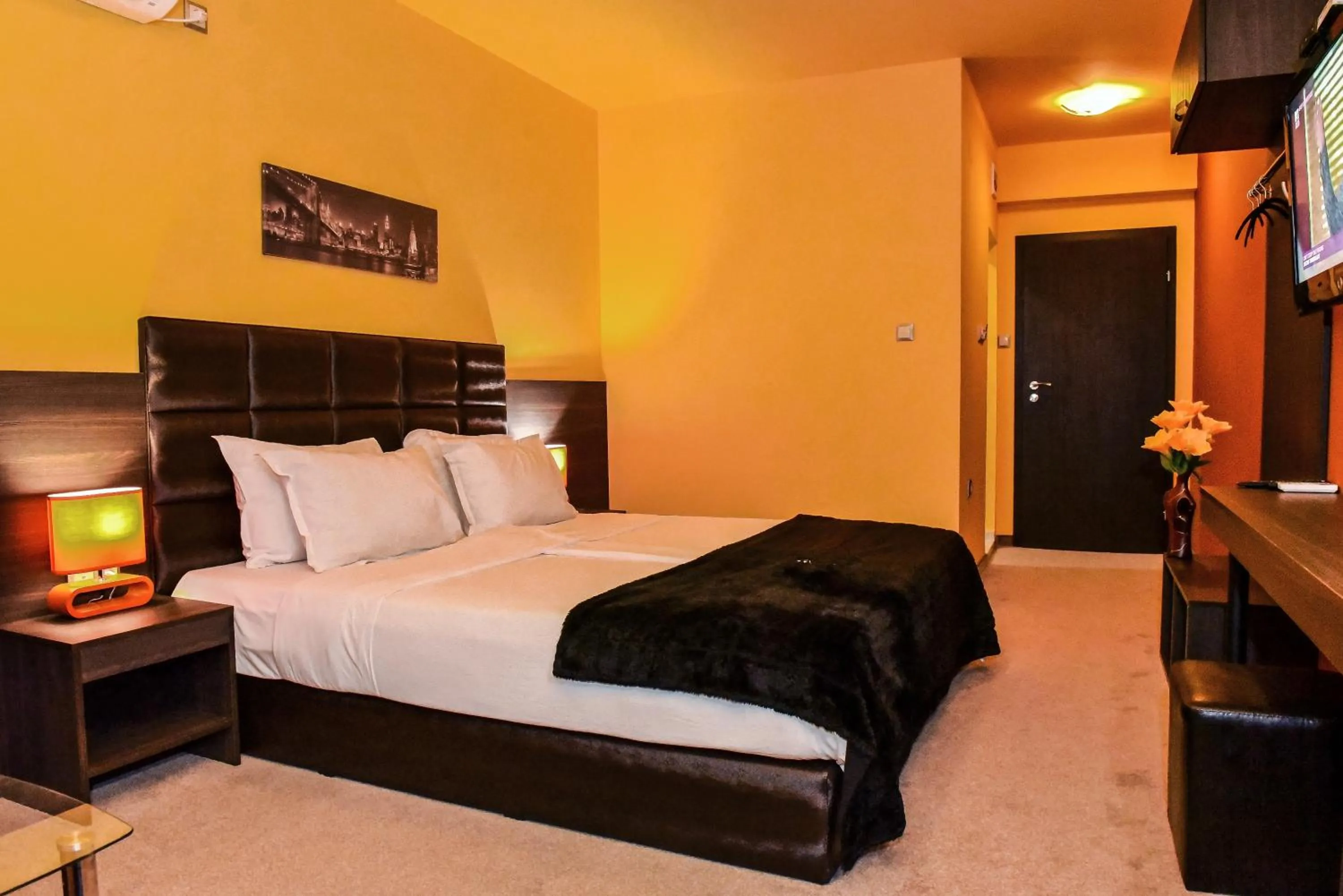 TV and multimedia, Bed in Central Guest Rooms