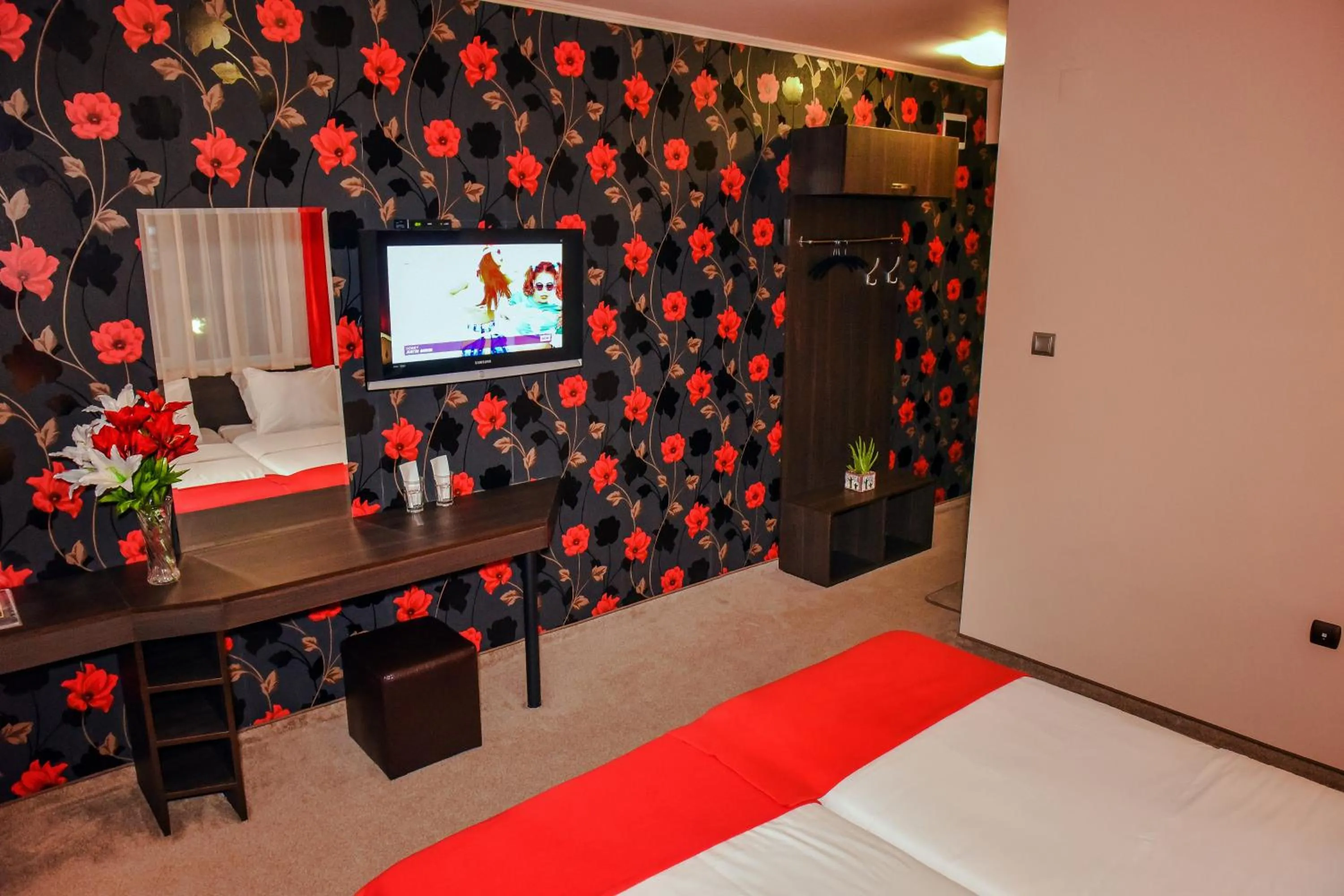TV and multimedia, Bed in Central Guest Rooms