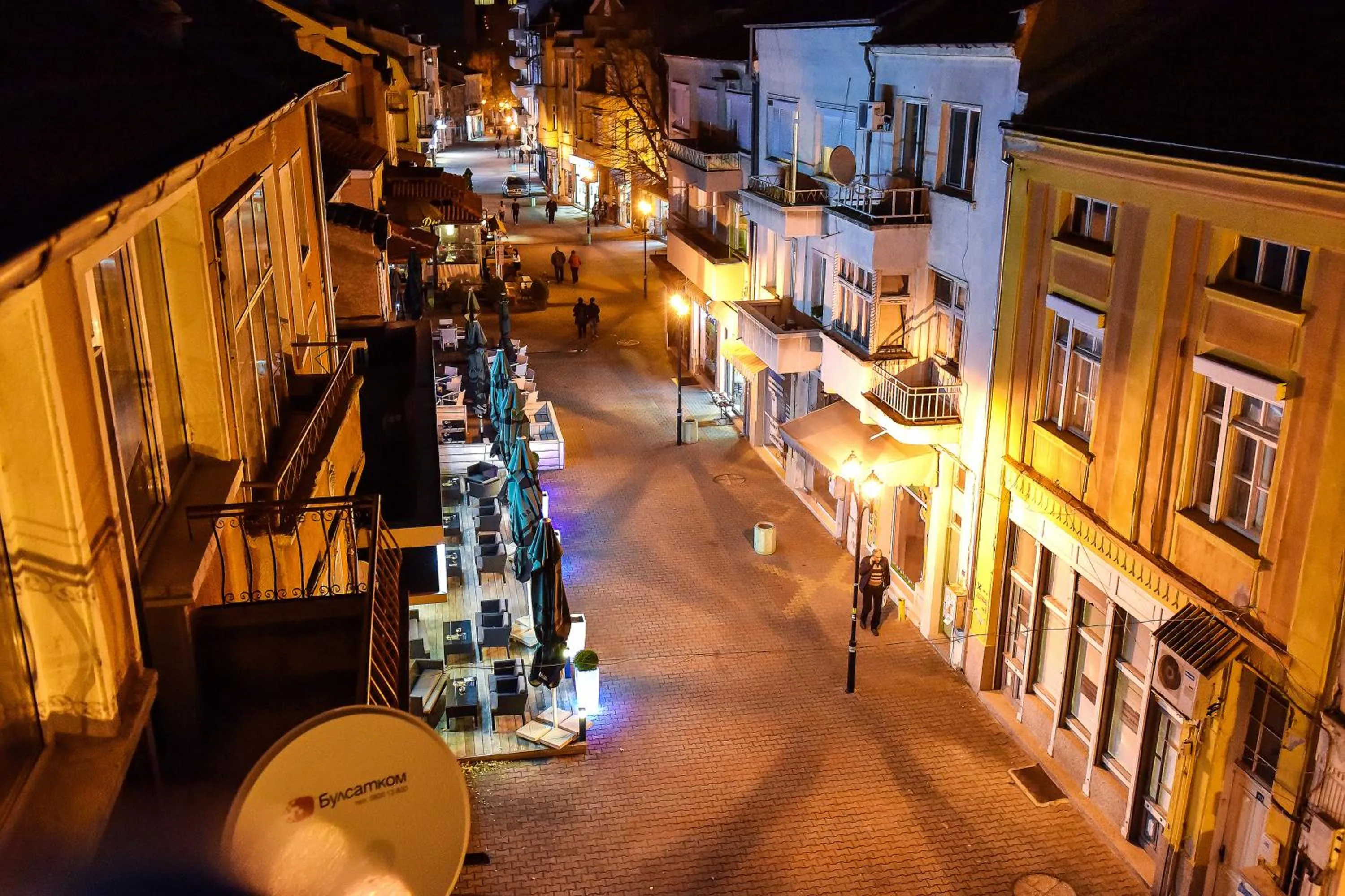 Restaurant/places to eat in Central Guest Rooms