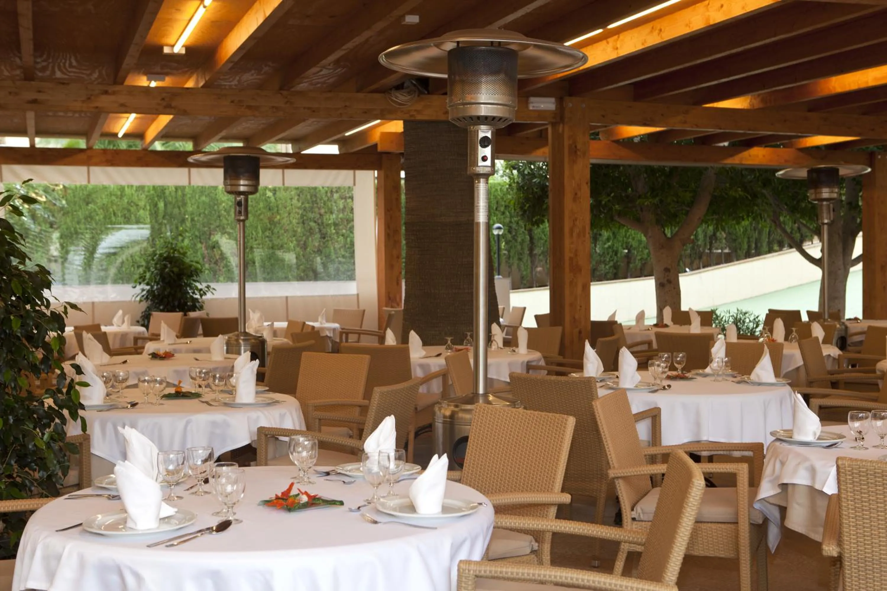 Restaurant/places to eat in Plazamar Serenity Resort