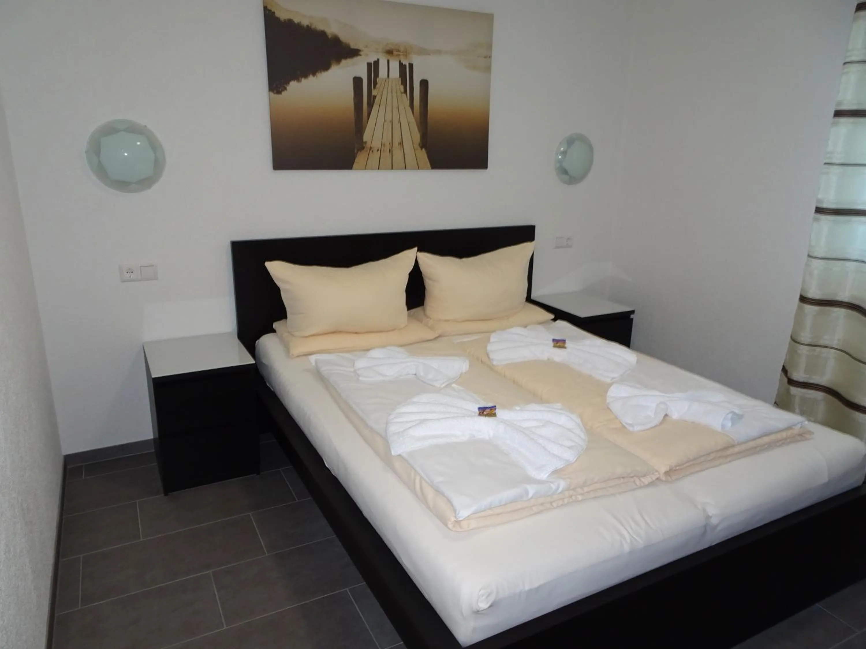 Bed in Hilda Apartments Rust