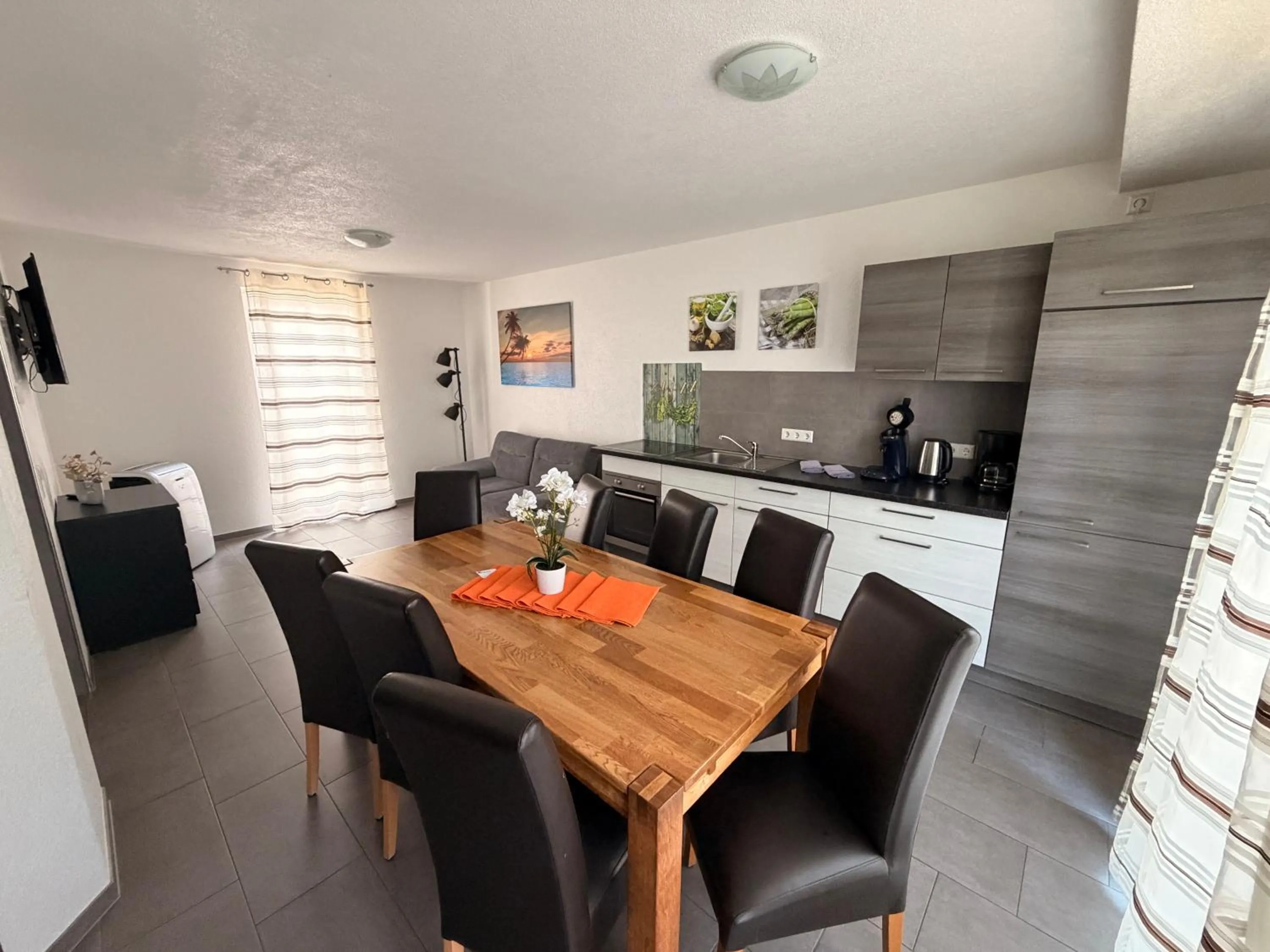 Dining area in Hilda Apartments Rust