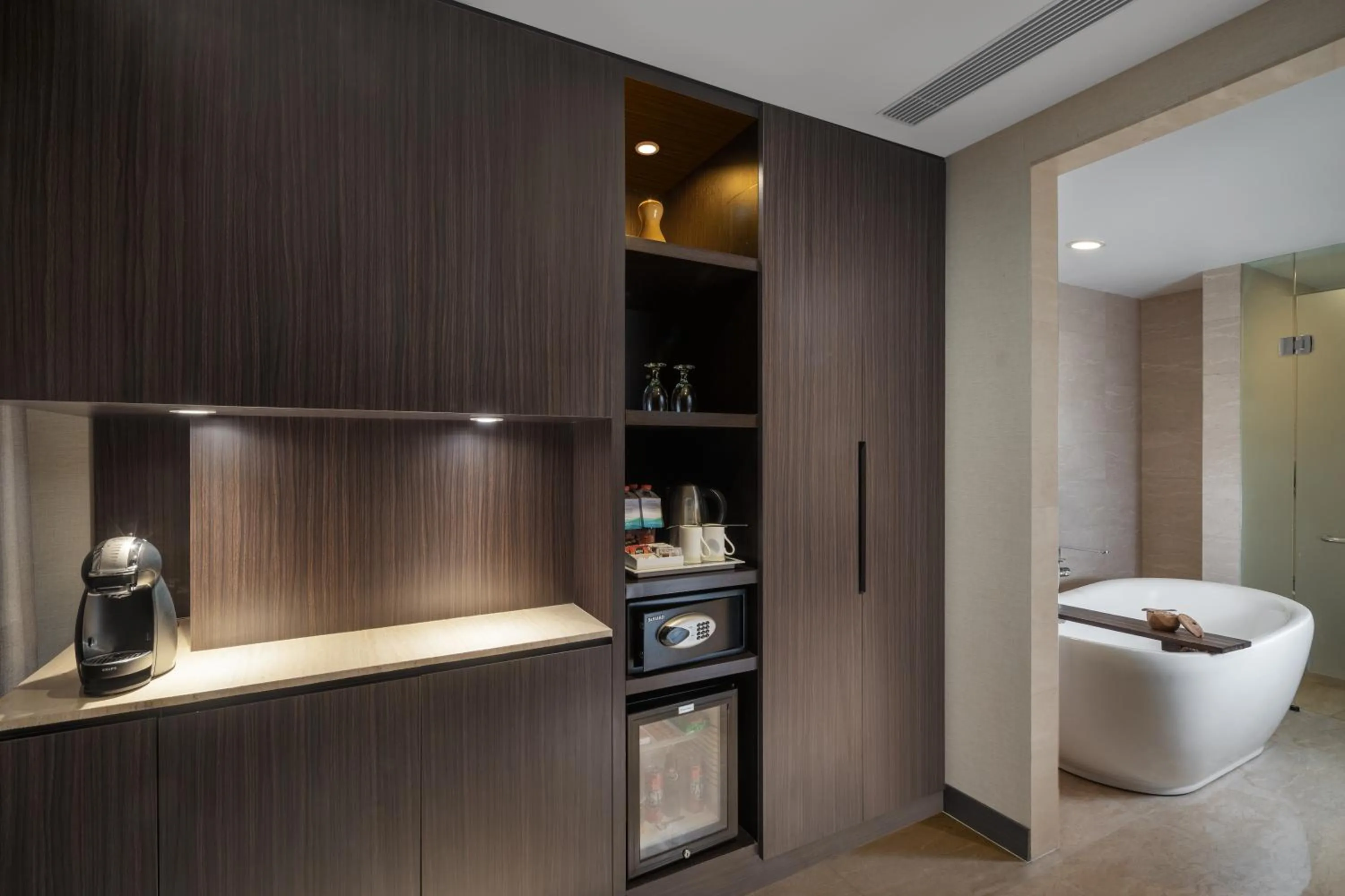 Coffee/tea facilities in Melia Makassar