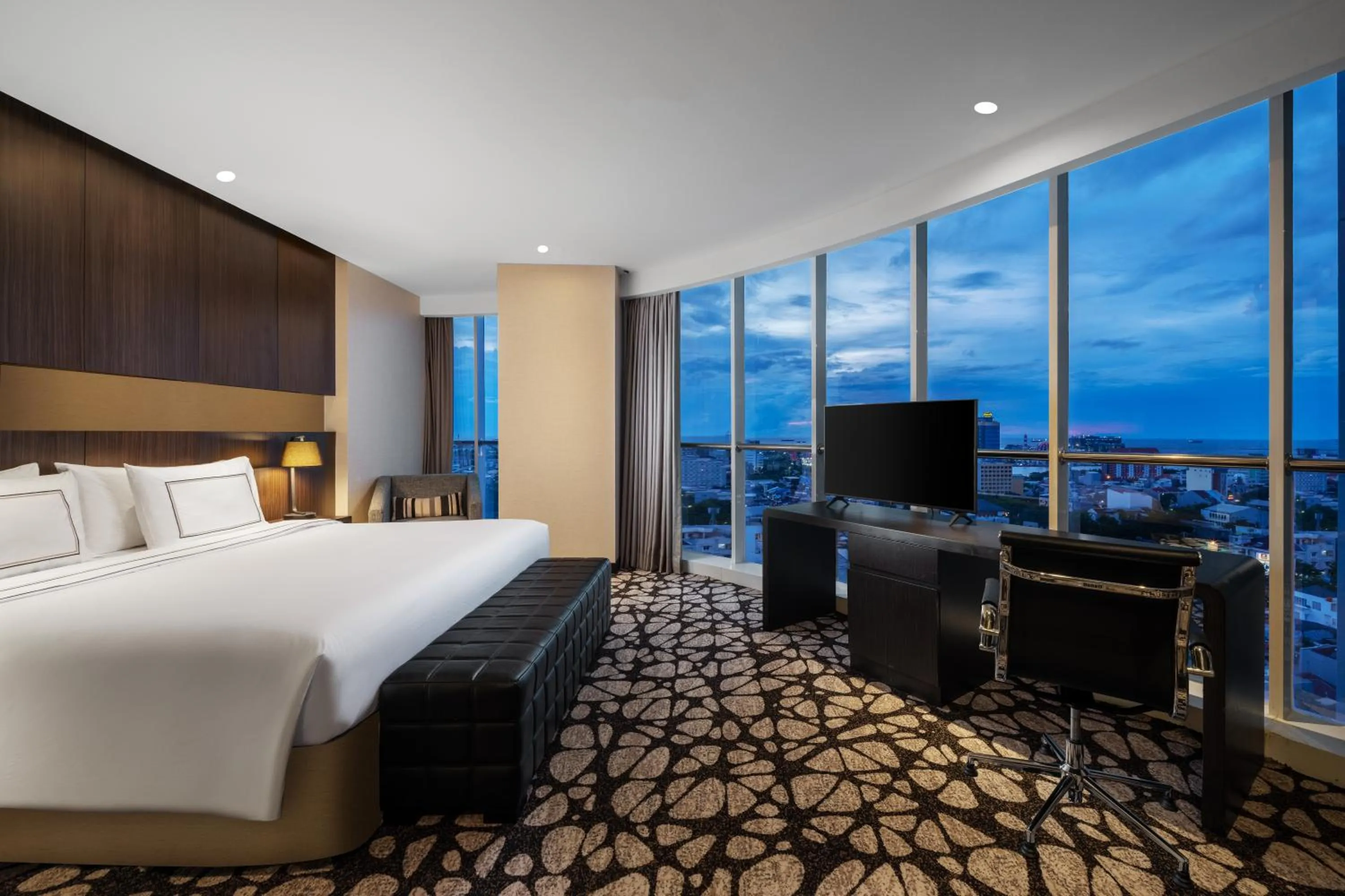 Bed in Melia Makassar