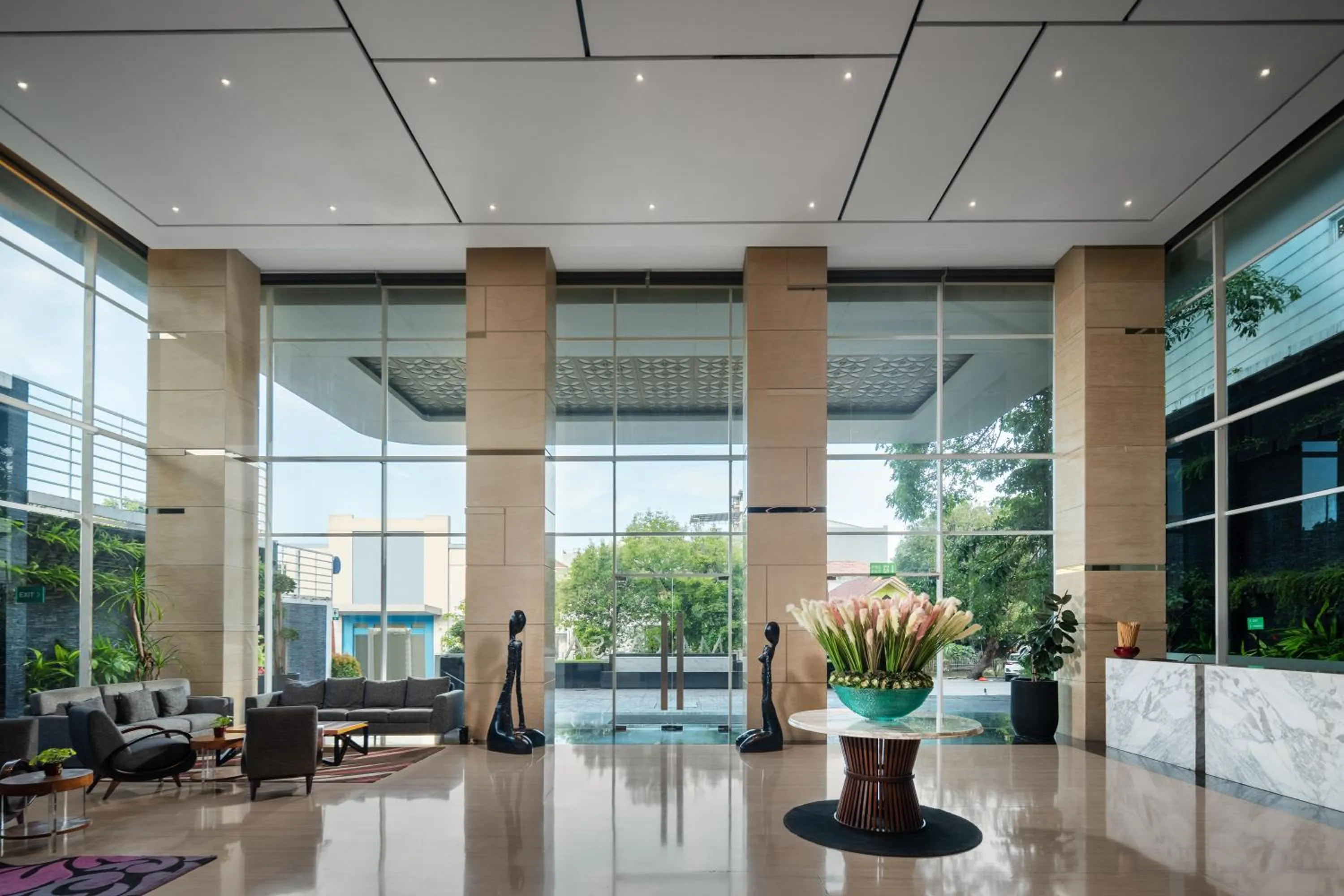 Facade/entrance in Melia Makassar