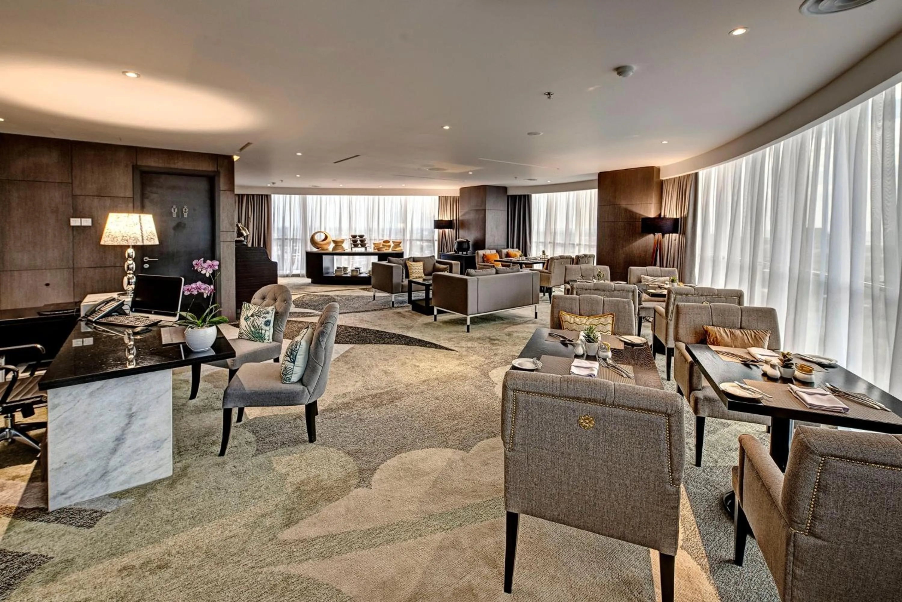 Business facilities in Meliá Makassar