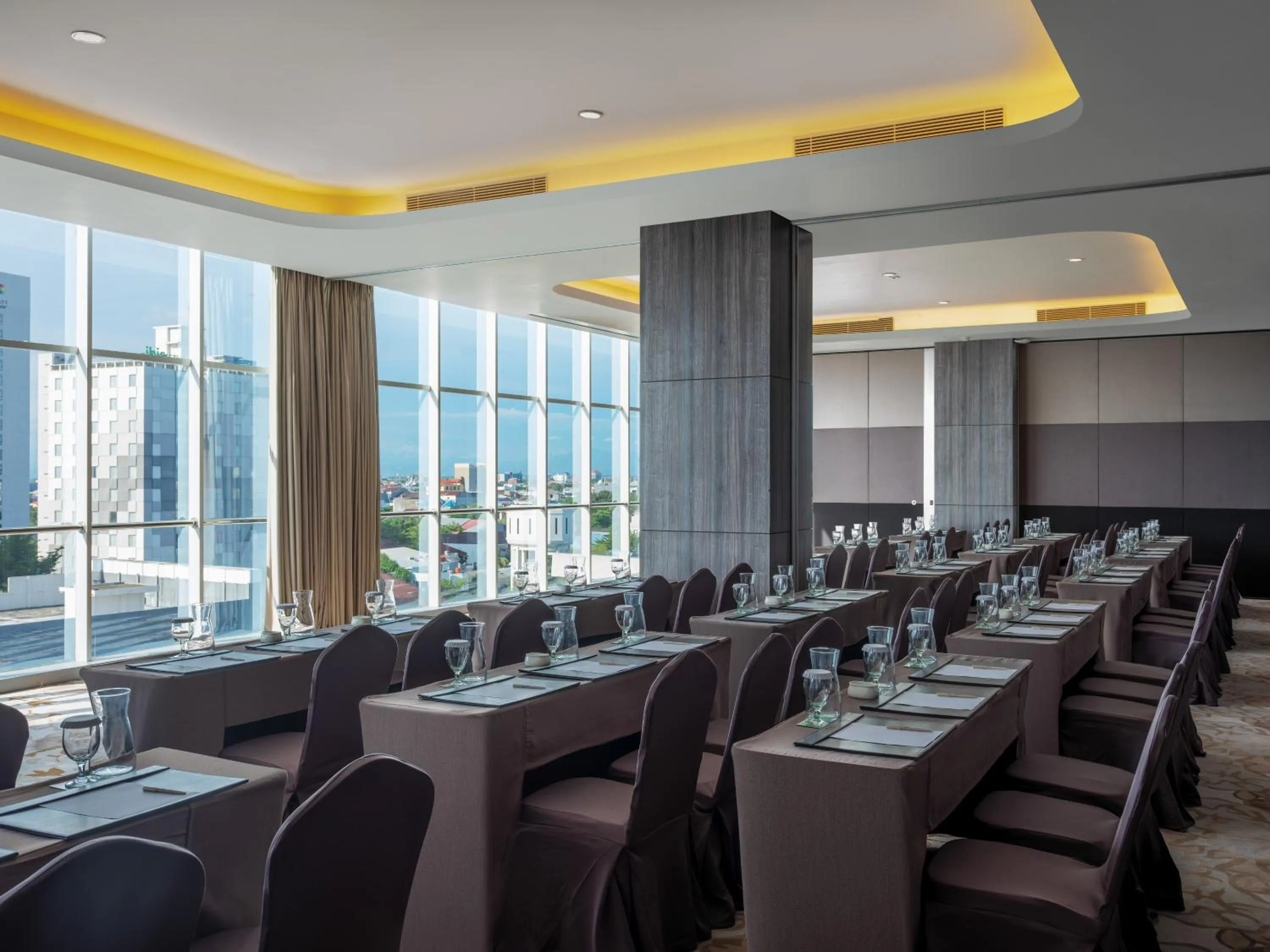 Restaurant/places to eat in Melia Makassar