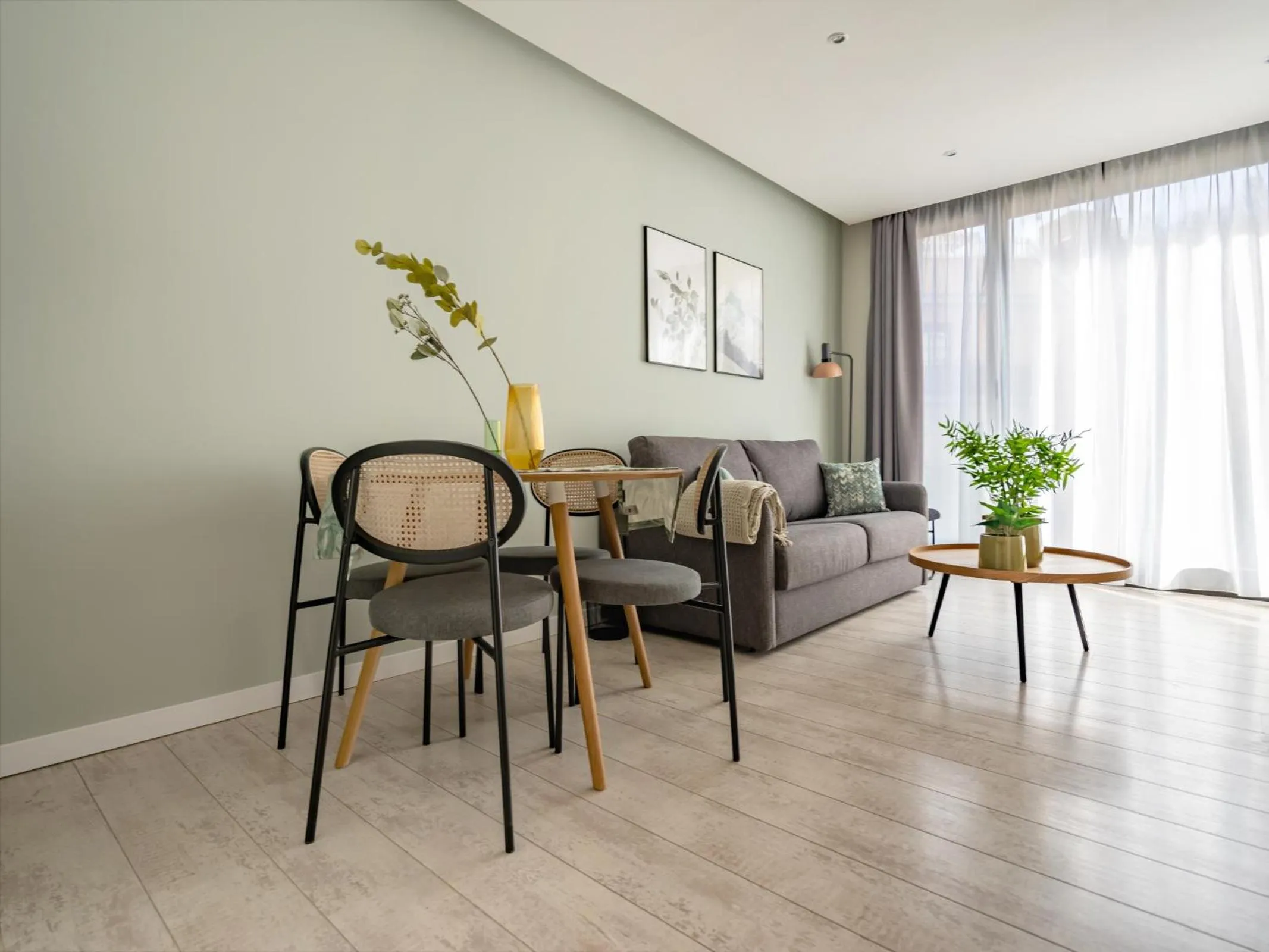 Living room in Limehome Barcelona Rector Triadó