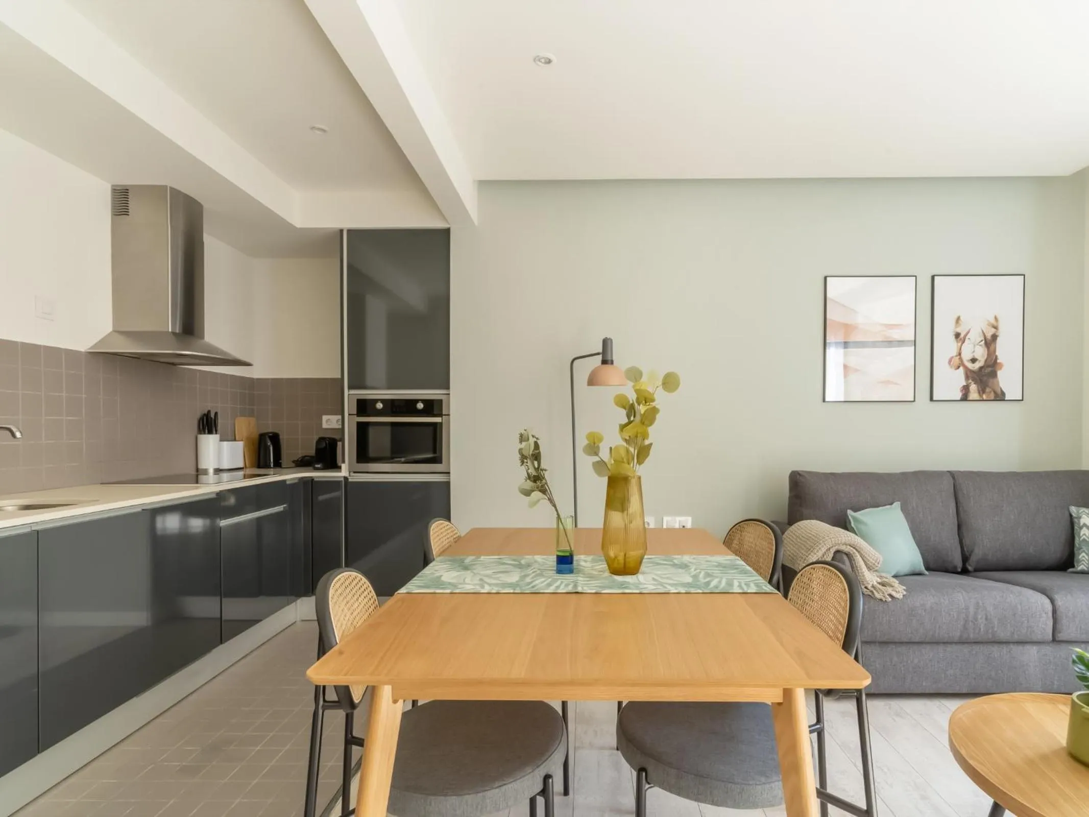 Kitchen or kitchenette in Limehome Barcelona Rector Triadó