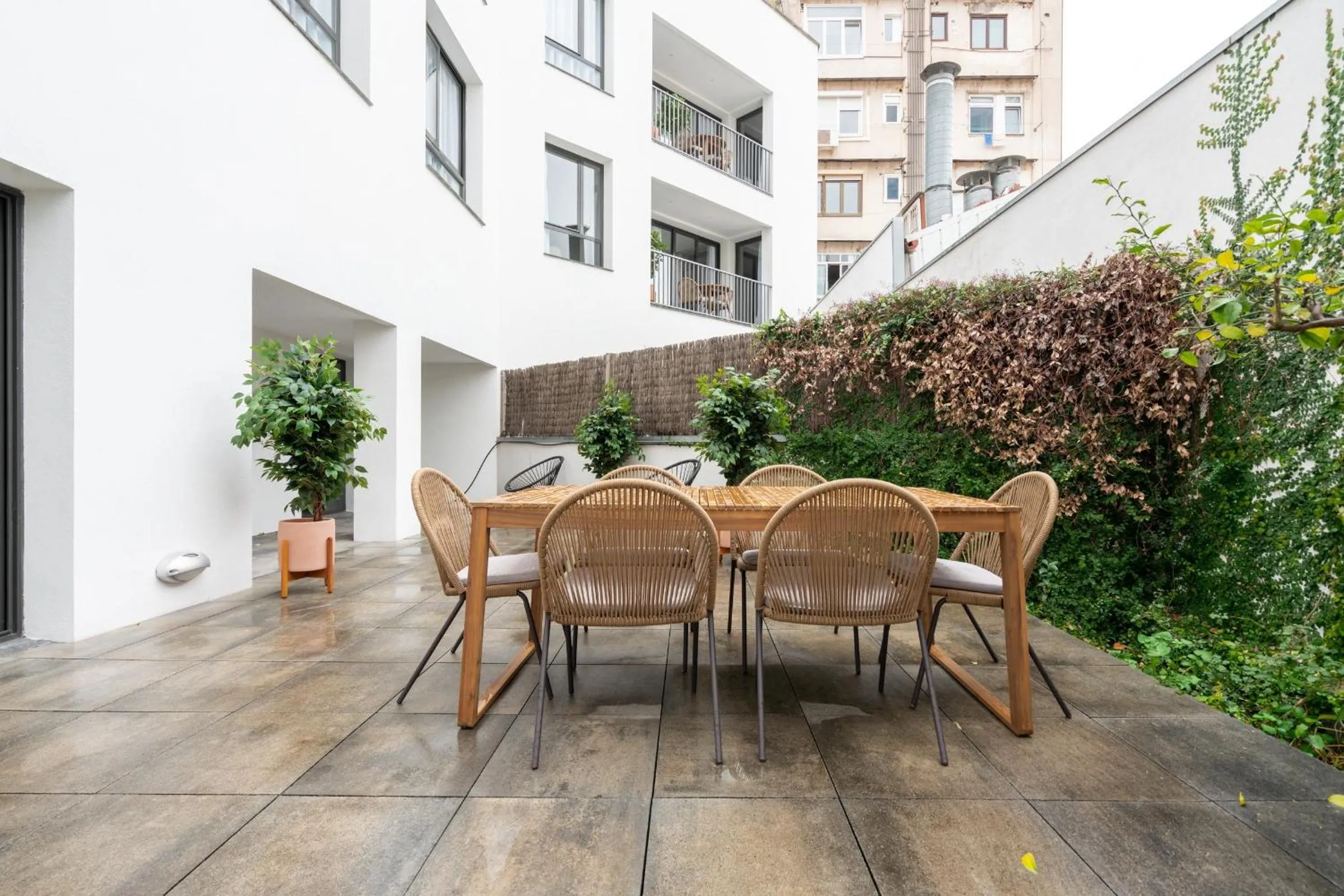 Patio in Limehome Barcelona Rector Triadó