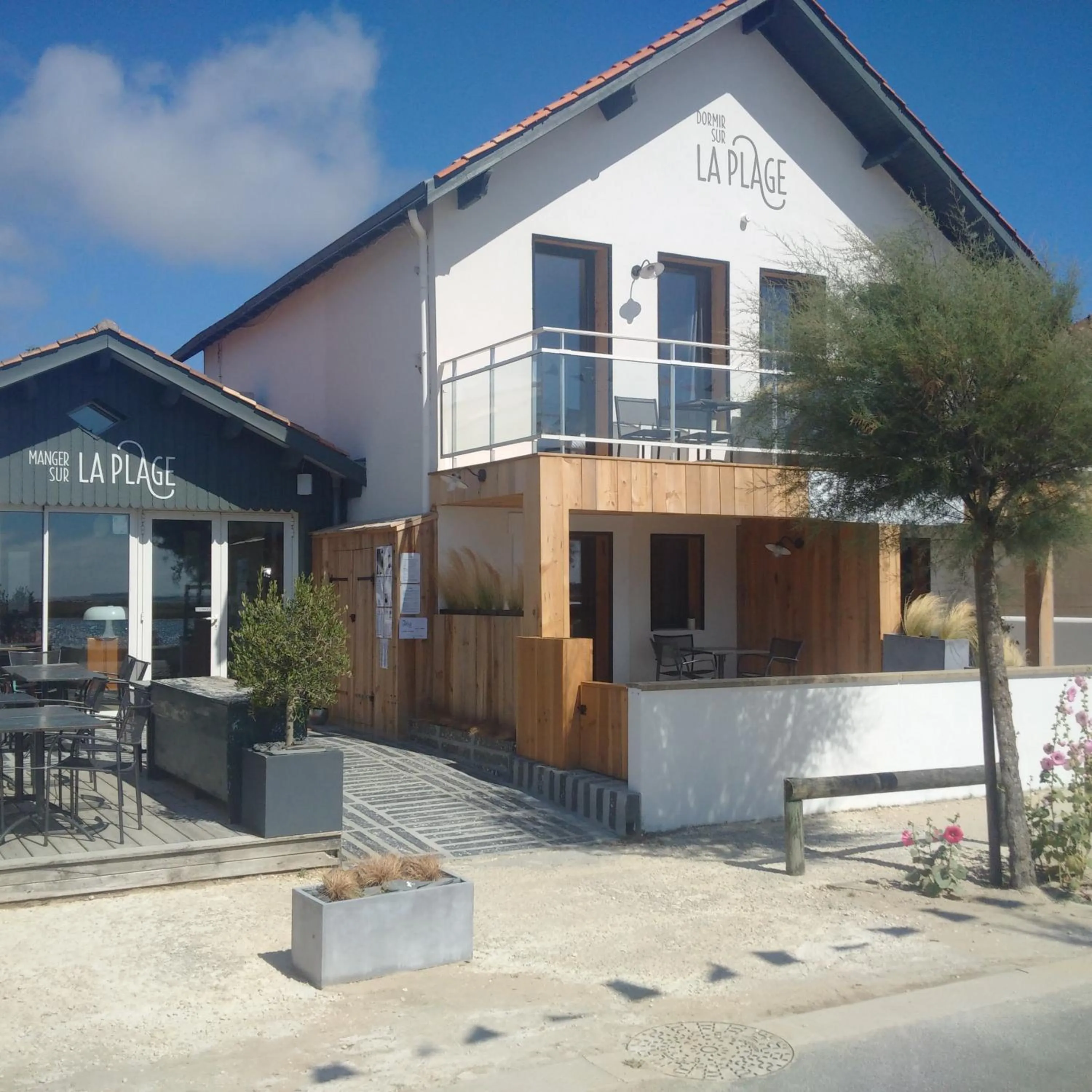 Property building in Dormir sur la Plage