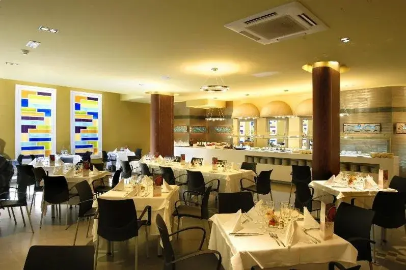 Restaurant/places to eat in Evenia Olympic Palace Restaurant/places to eat in Evenia Olympic Palace