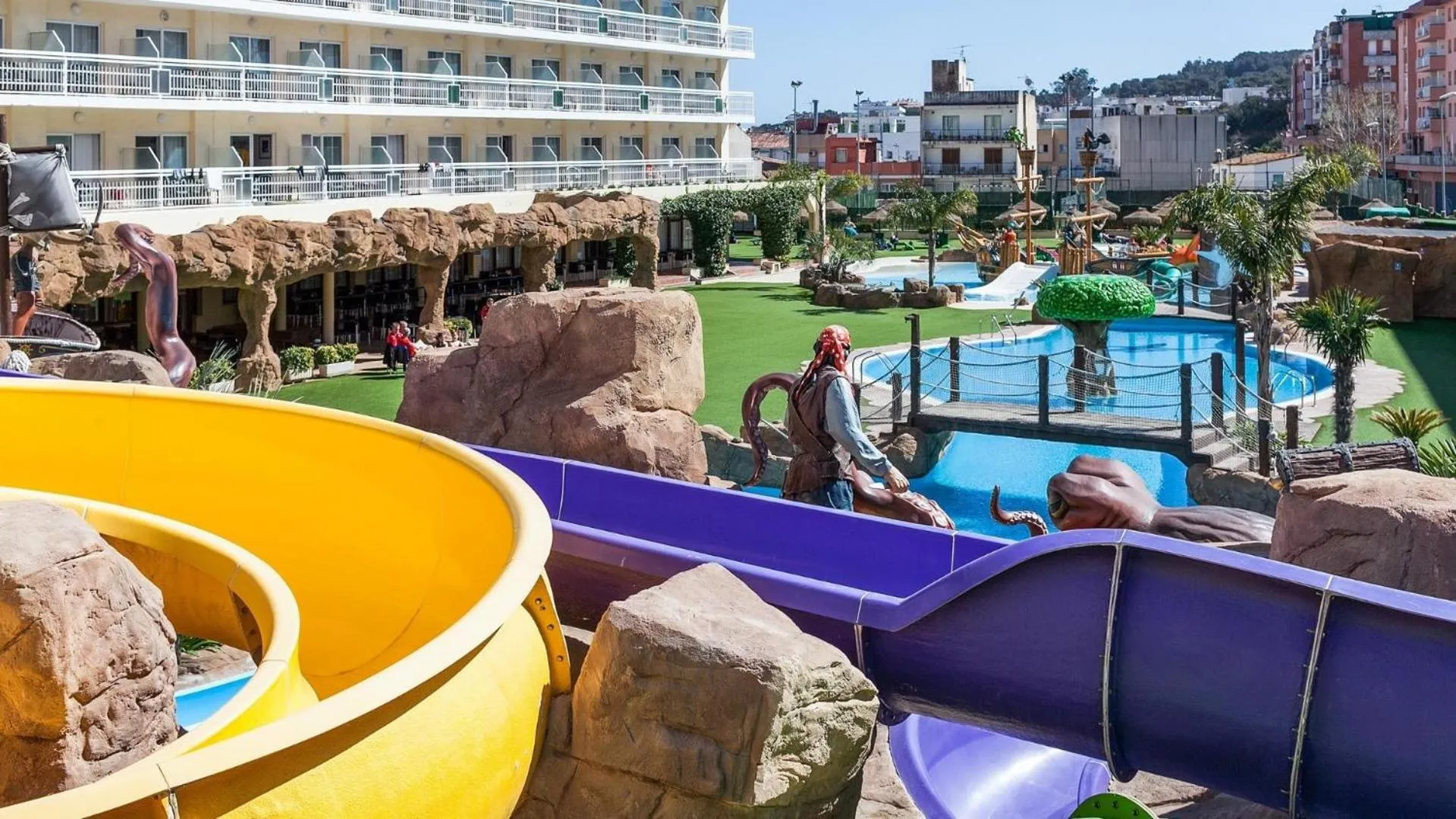 Swimming pool in Evenia Olympic Palace