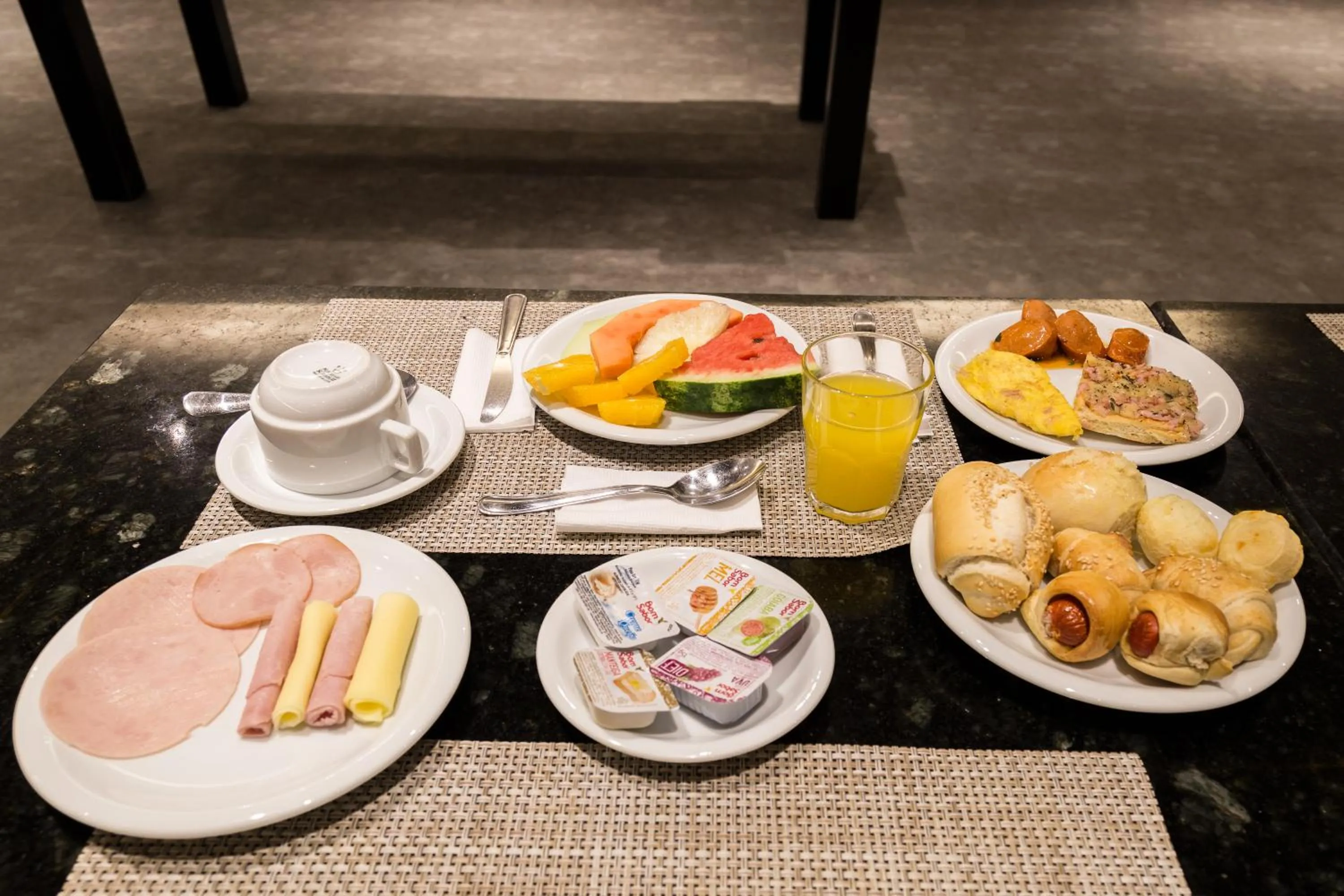 Food and drinks in Wyndham Rio Barra