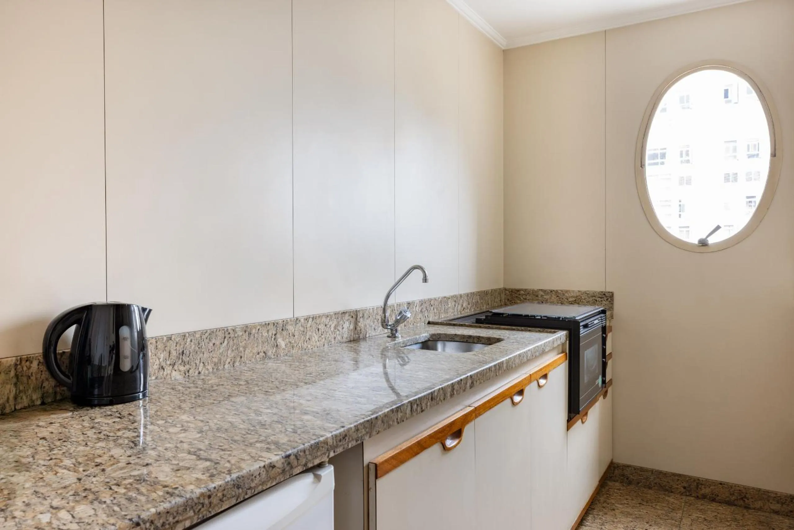 kitchen in Regent Park Suite Hotel