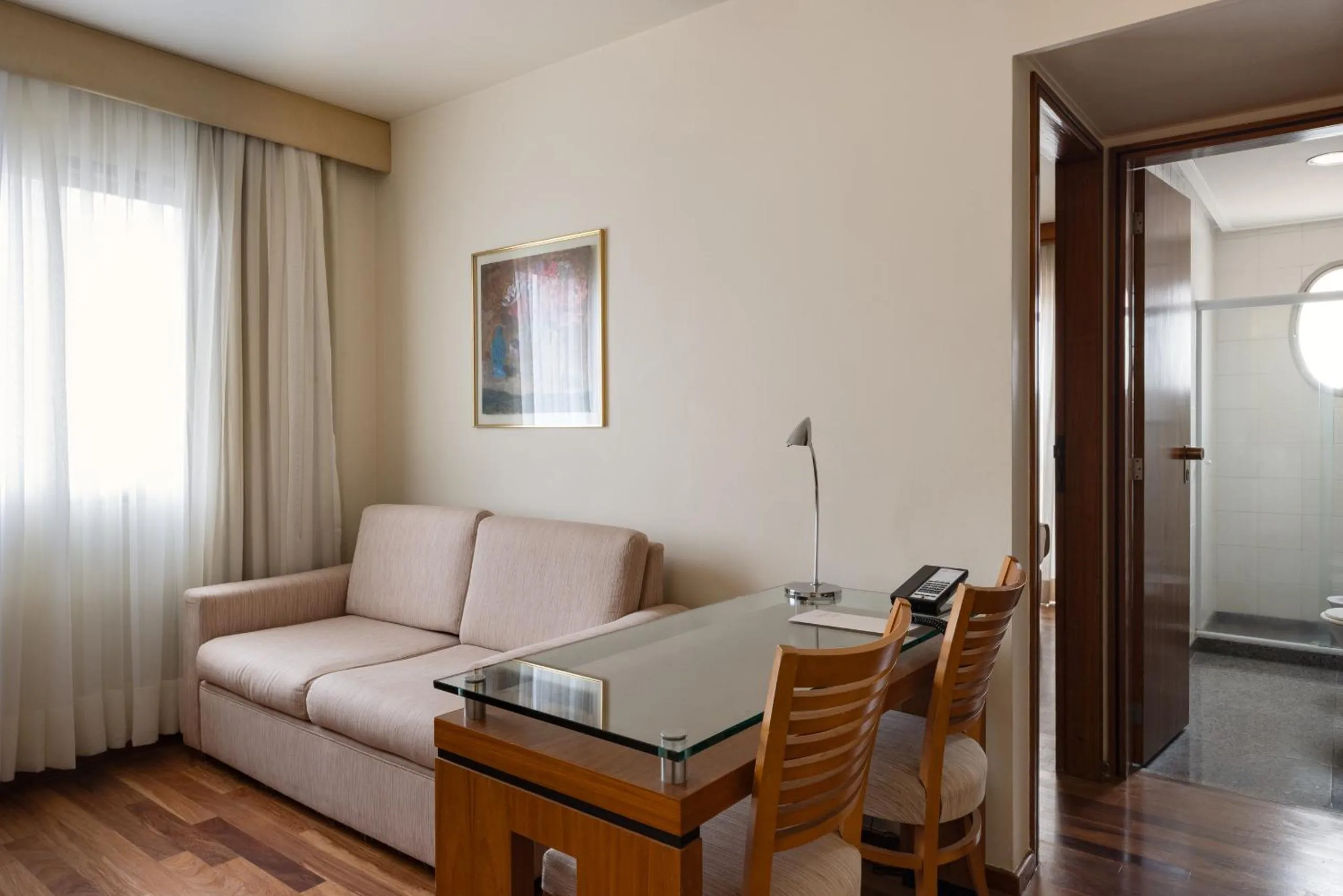 Living room in Regent Park Suite Hotel