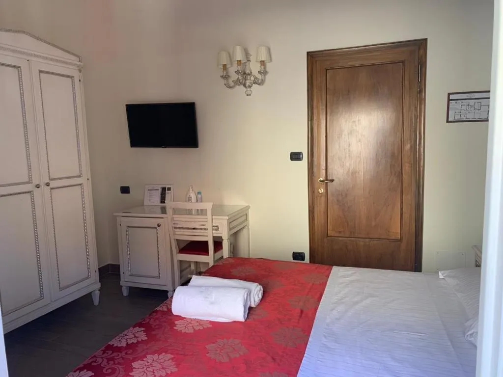 Bedroom, Bed in Notti sull'Adige