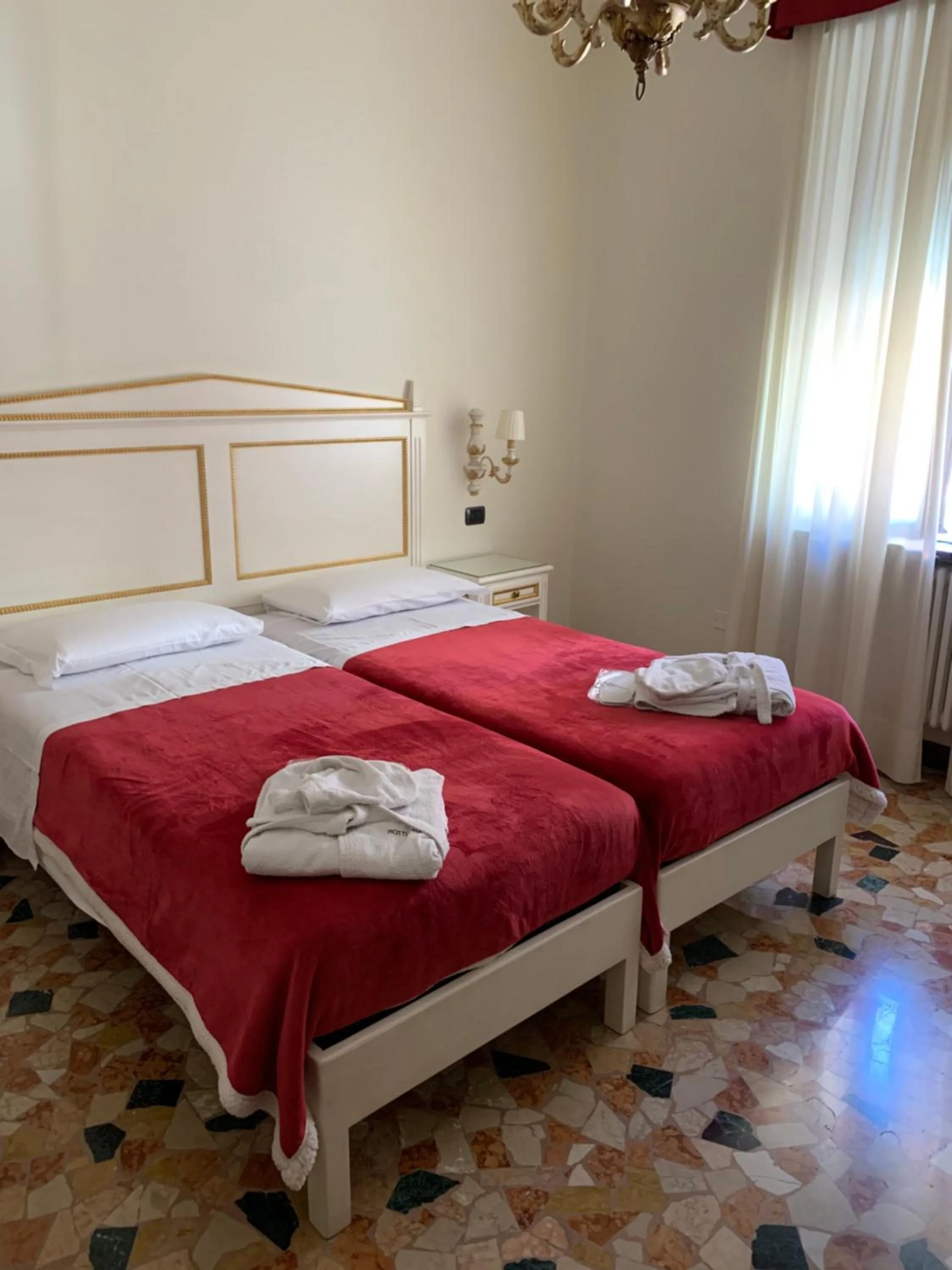 Bedroom, Bed in Notti sull'Adige