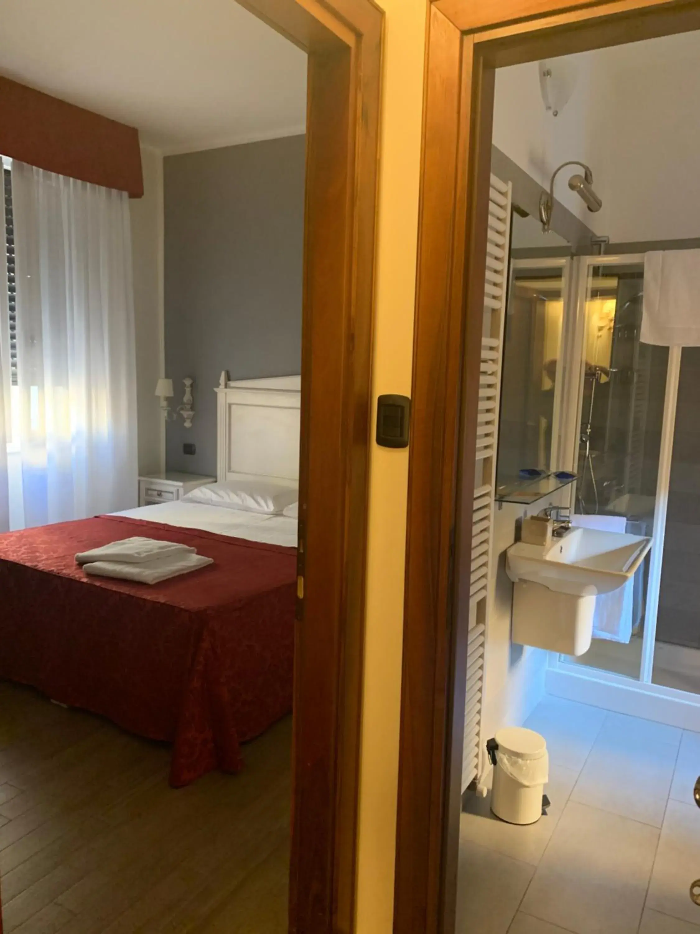Double Room with Private Bathroom in Notti sull'Adige Double Room with Private Bathroom in Notti sull'Adige