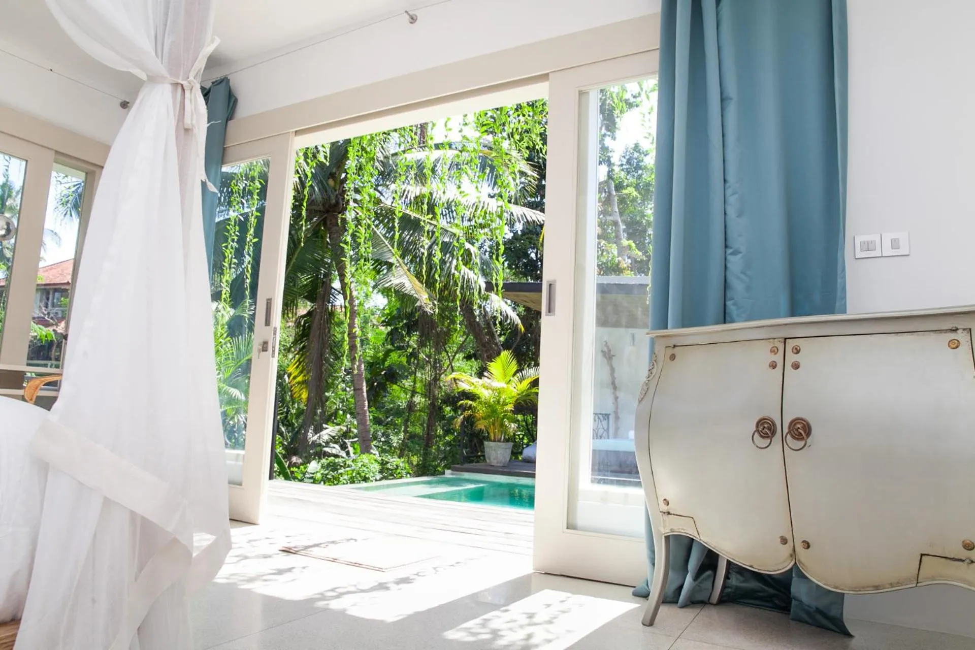 Balcony/Terrace, Bed in Mana Sari