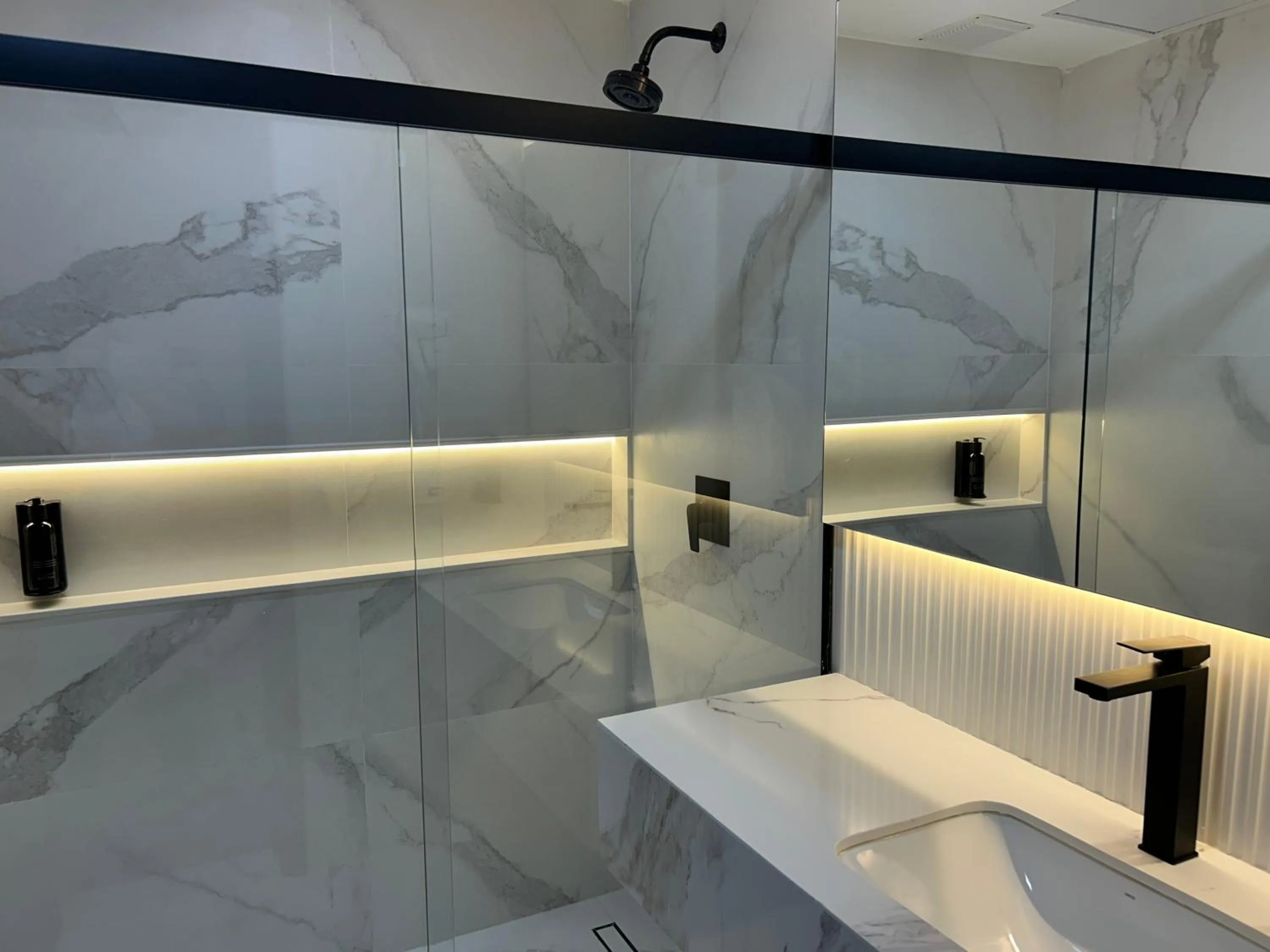 Shower in Américas Benidorm Hotel