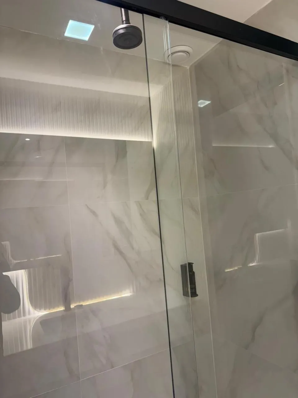 Shower in Américas Benidorm Hotel