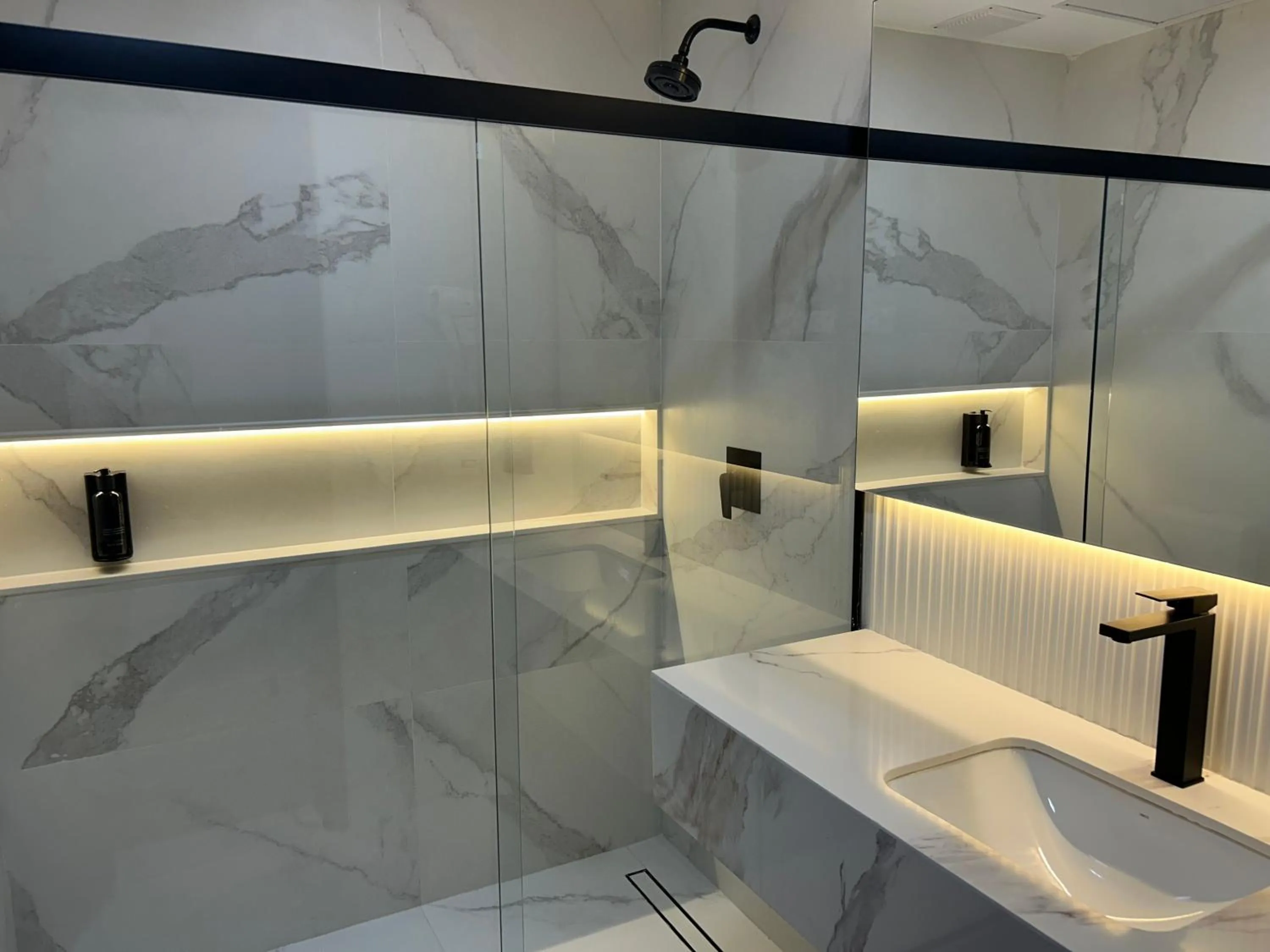 Shower in Américas Benidorm Hotel