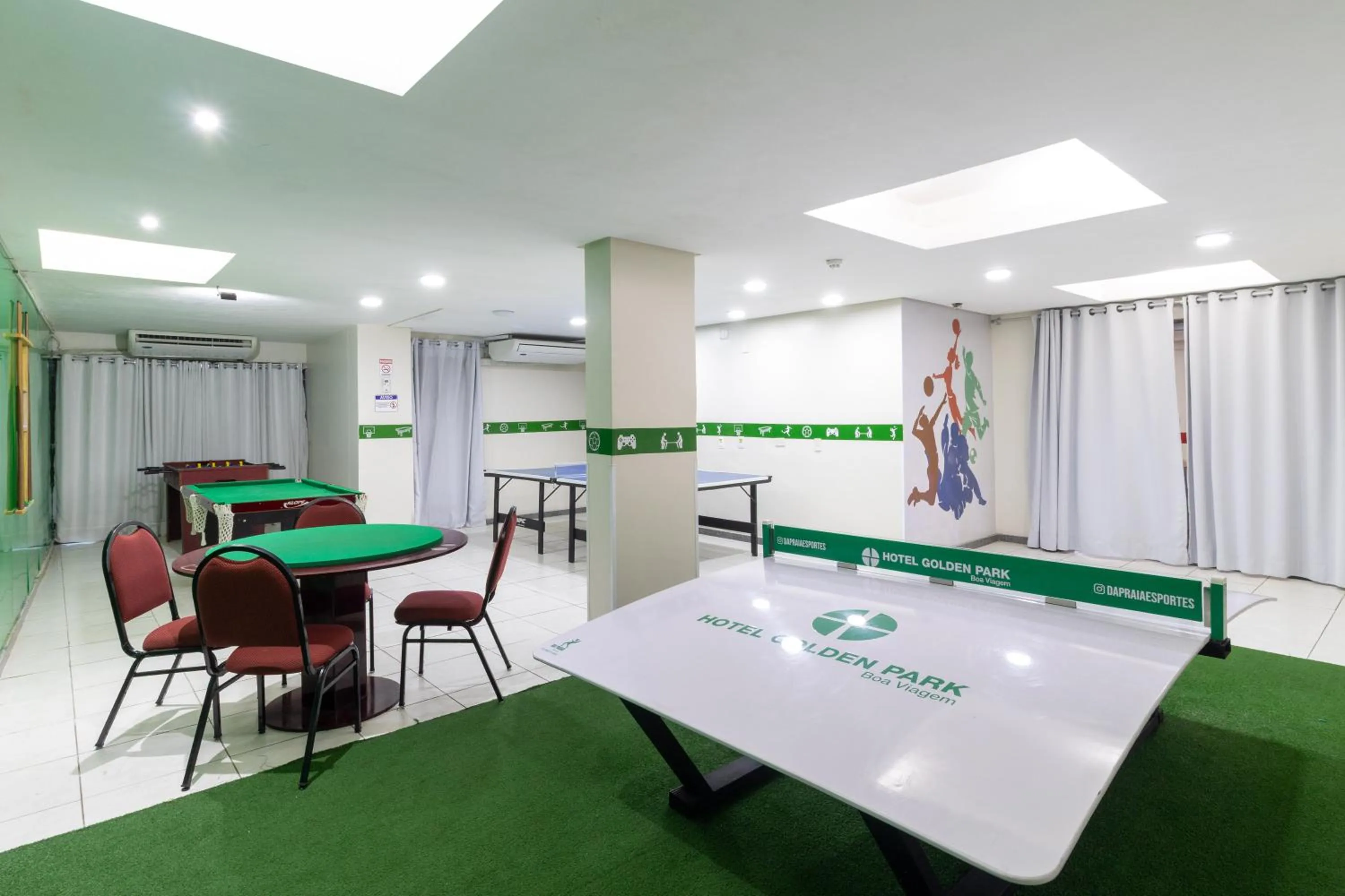 Game Room in Hotel Golden Park Recife Boa Viagem By Nacional Inn