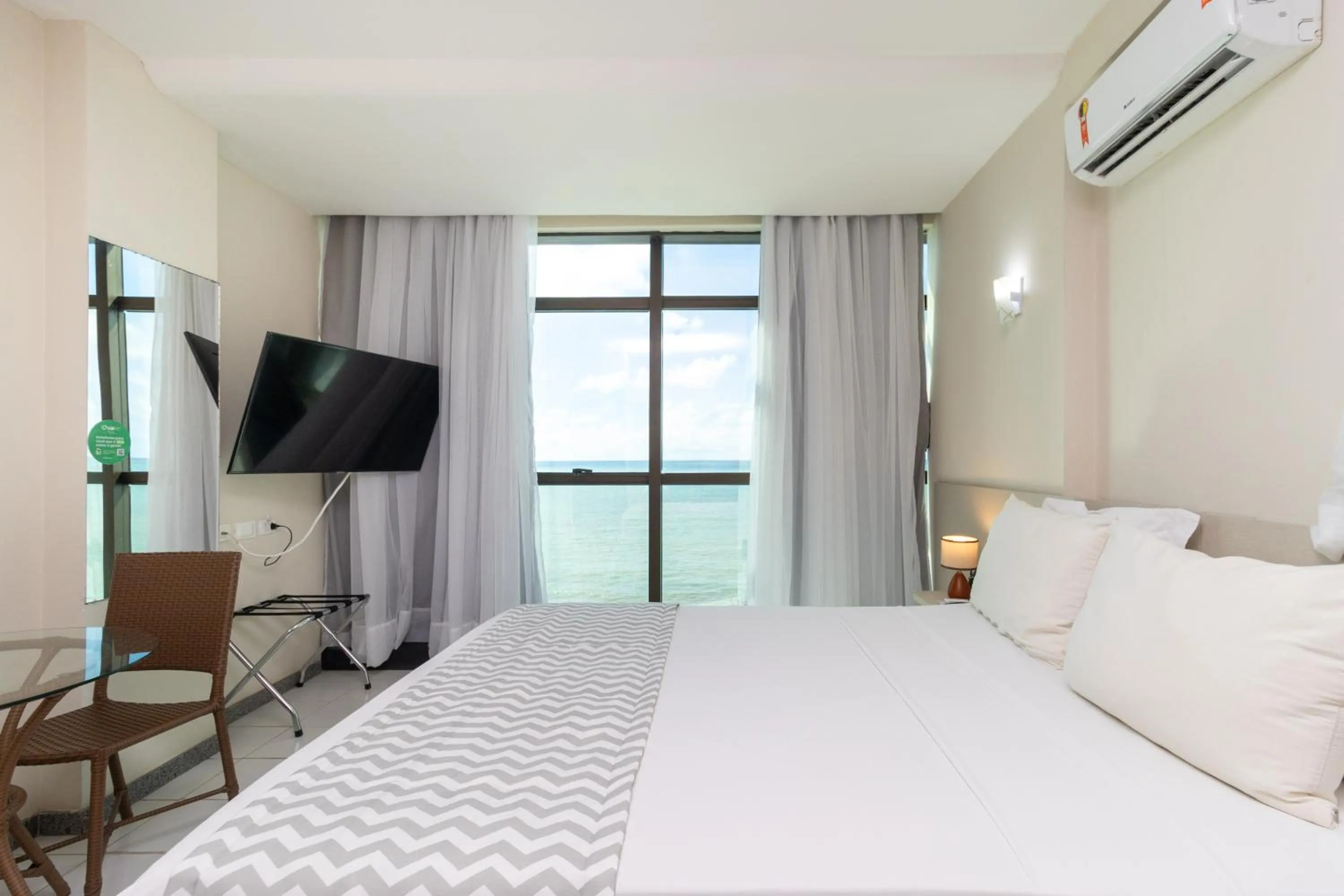 Photo of the whole room, Bed in Hotel Golden Park Recife Boa Viagem By Nacional Inn