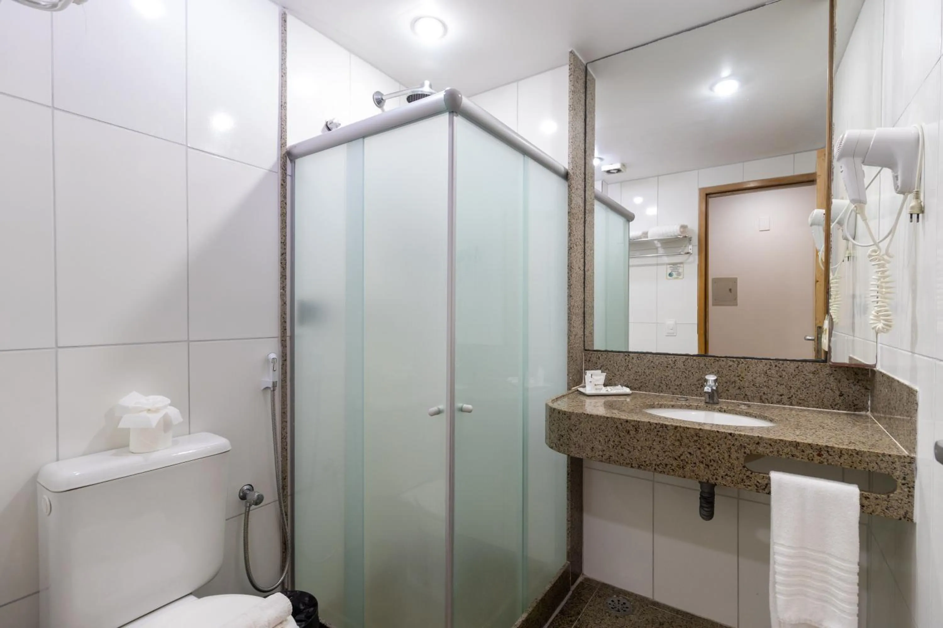 Bathroom in Hotel Golden Park Recife Boa Viagem By Nacional Inn