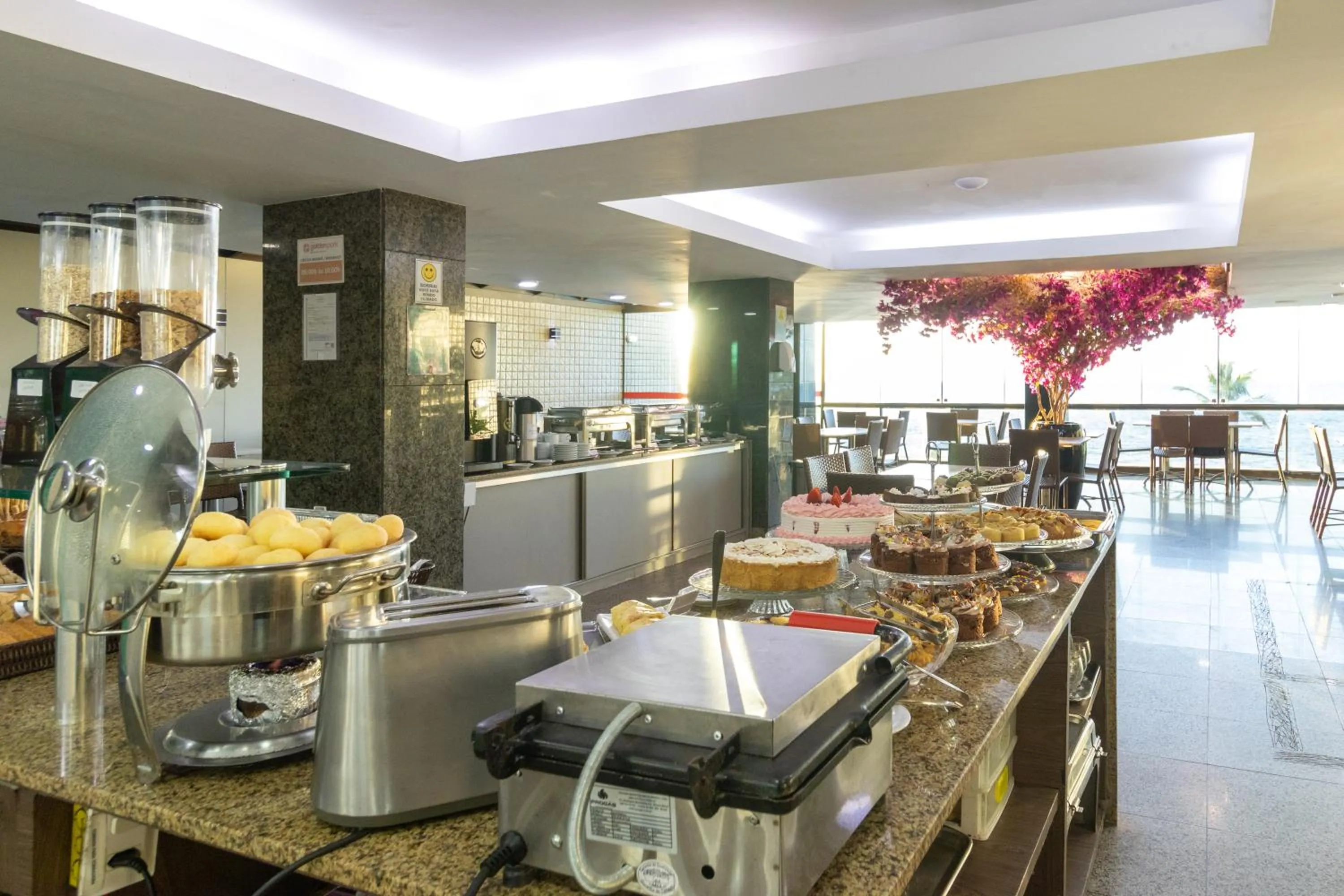 Breakfast in Hotel Golden Park Recife Boa Viagem By Nacional Inn