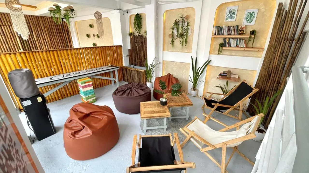 Communal lounge/ TV room in Chill Out Hostel